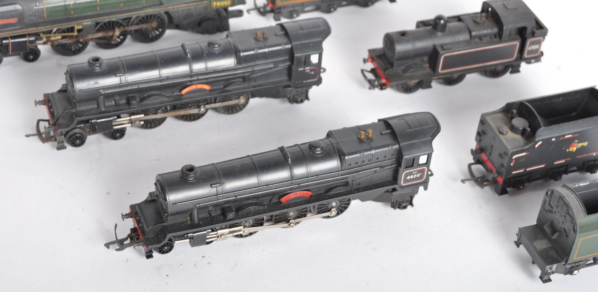 COLLECTION OF VINTAGE TRIANG 00 GAUGE MODEL RAILWAY LOCOMOTIVES - Image 4 of 7