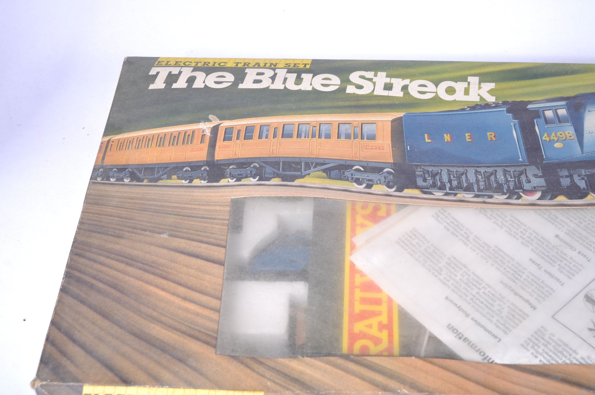 HORNBY 00 GAUGE MODEL RAILWAY ELECTRIC TRAINSET ' THE BLUE STREAK ' - Image 4 of 5