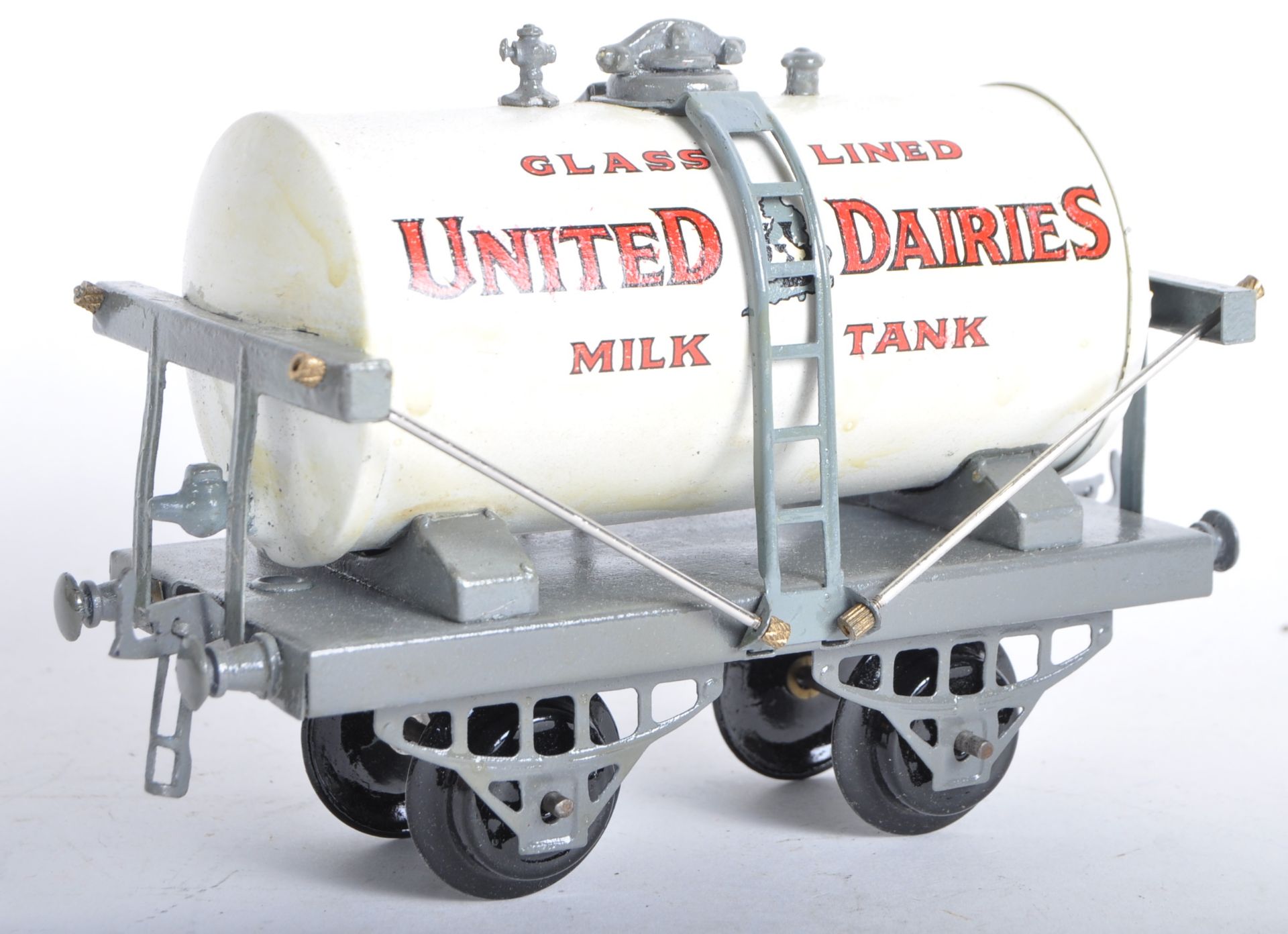 VINTAGE HORNBY O GAUGE TINPLATE ROLLING STOCK UNITED DAIRIES WAGON