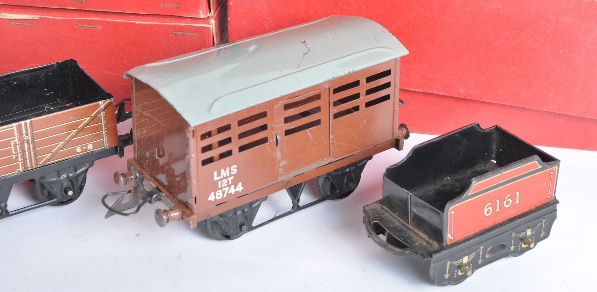 COLLECTION OF VINTAGE HORNBY SERIES O GAUGE MODEL RAILWAY - Image 2 of 9