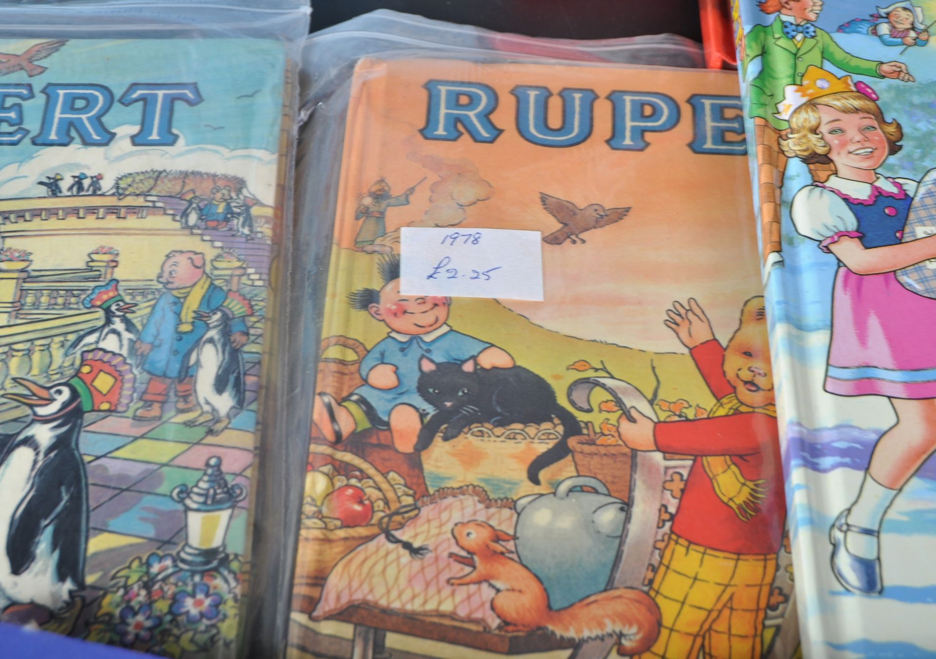 COLLECTION OF ASSORTED RUPERT THE BEAR COLLECTIBLES - Image 4 of 10