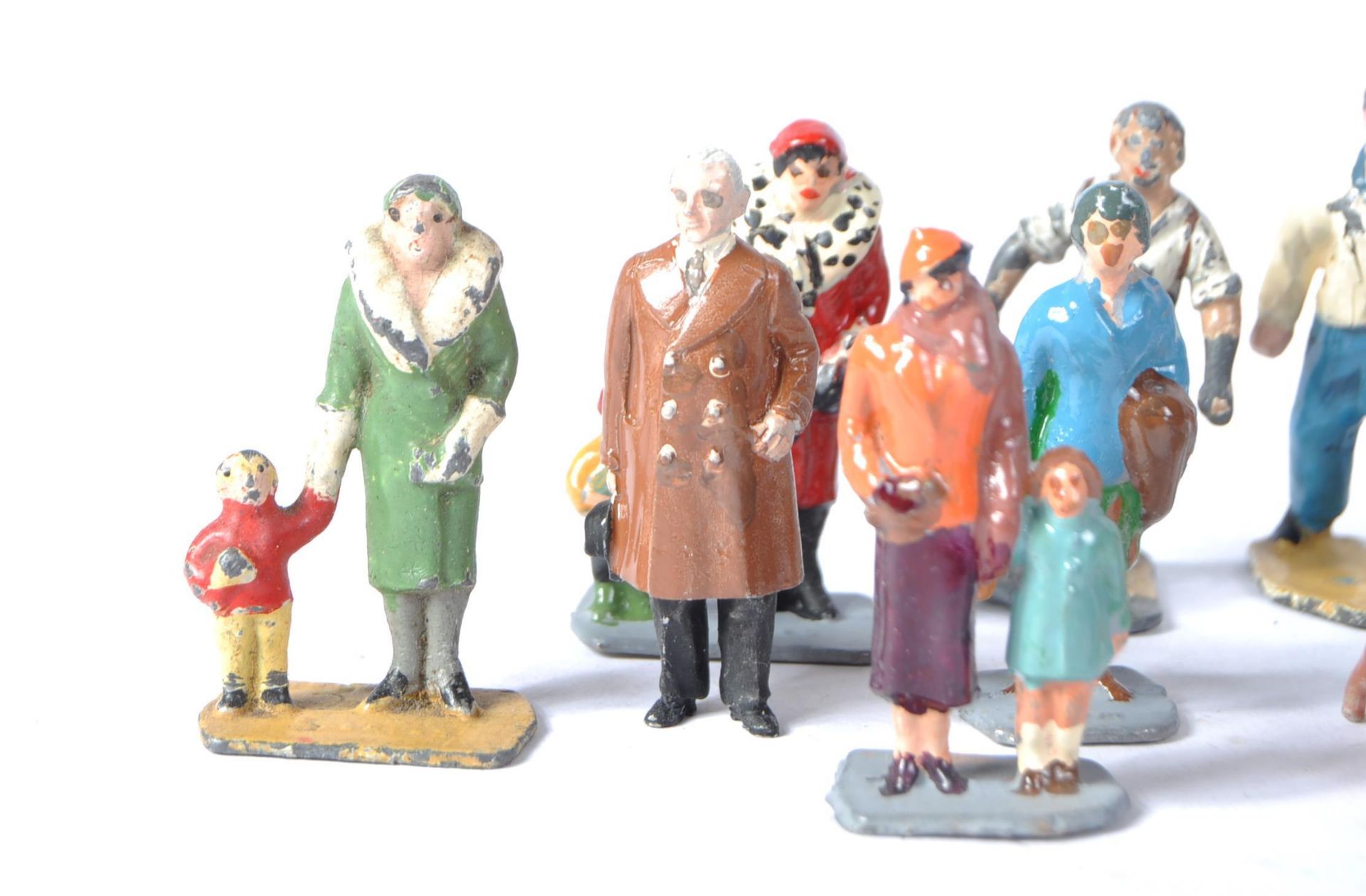 COLLECTION OF VINTAGE O GAUGE MODEL RAILWAY TRACKSIDE FIGURES - Image 5 of 6