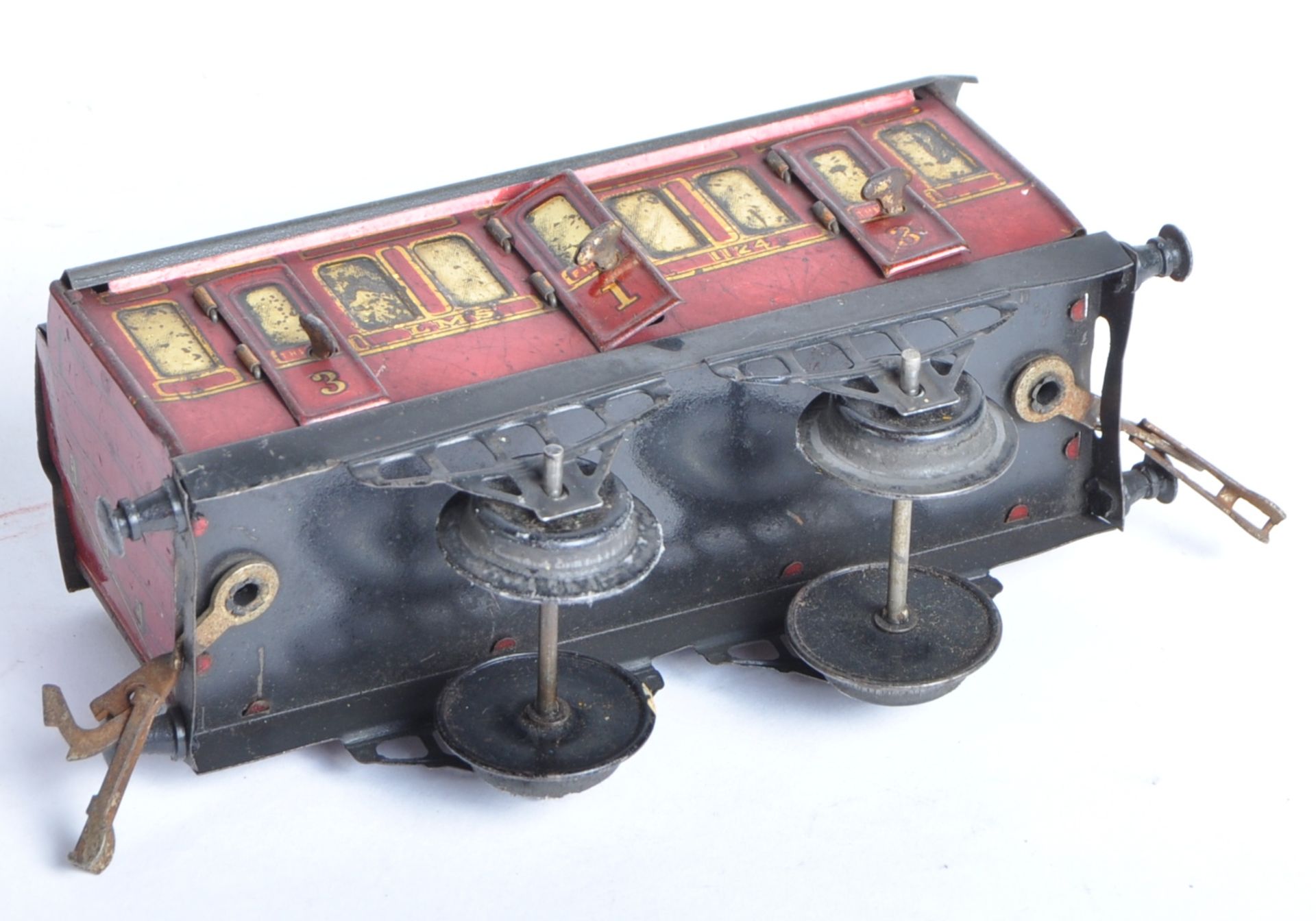 COLLECTION OF VINTAGE HORNBY O GAUGE TINPLATE RAILWAY CARRIAGES - Image 5 of 7