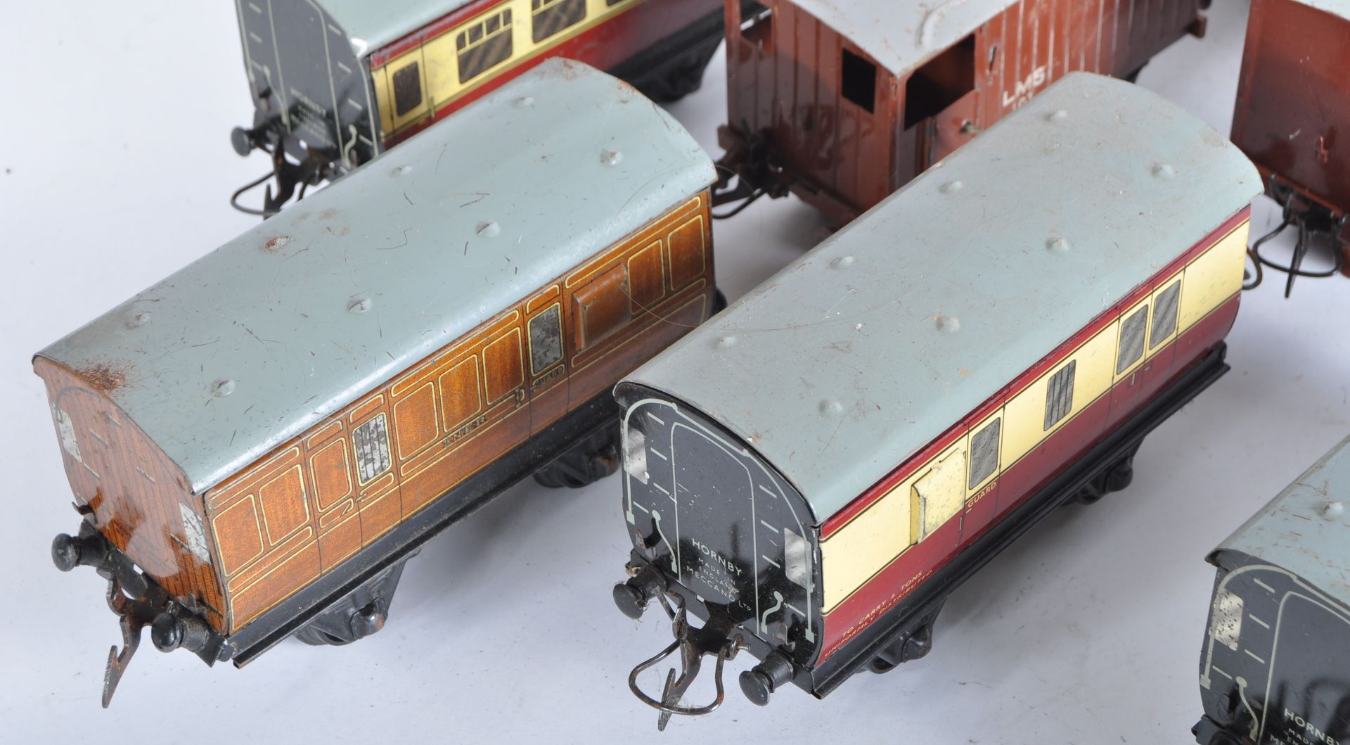 COLLECTION OF VINTAGE HORNBY SERIES O GAUGE TINPLATE WAGONS - Image 4 of 6