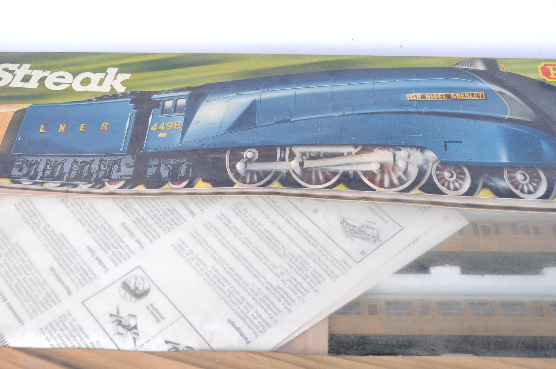 HORNBY 00 GAUGE MODEL RAILWAY ELECTRIC TRAINSET ' THE BLUE STREAK ' - Image 3 of 5