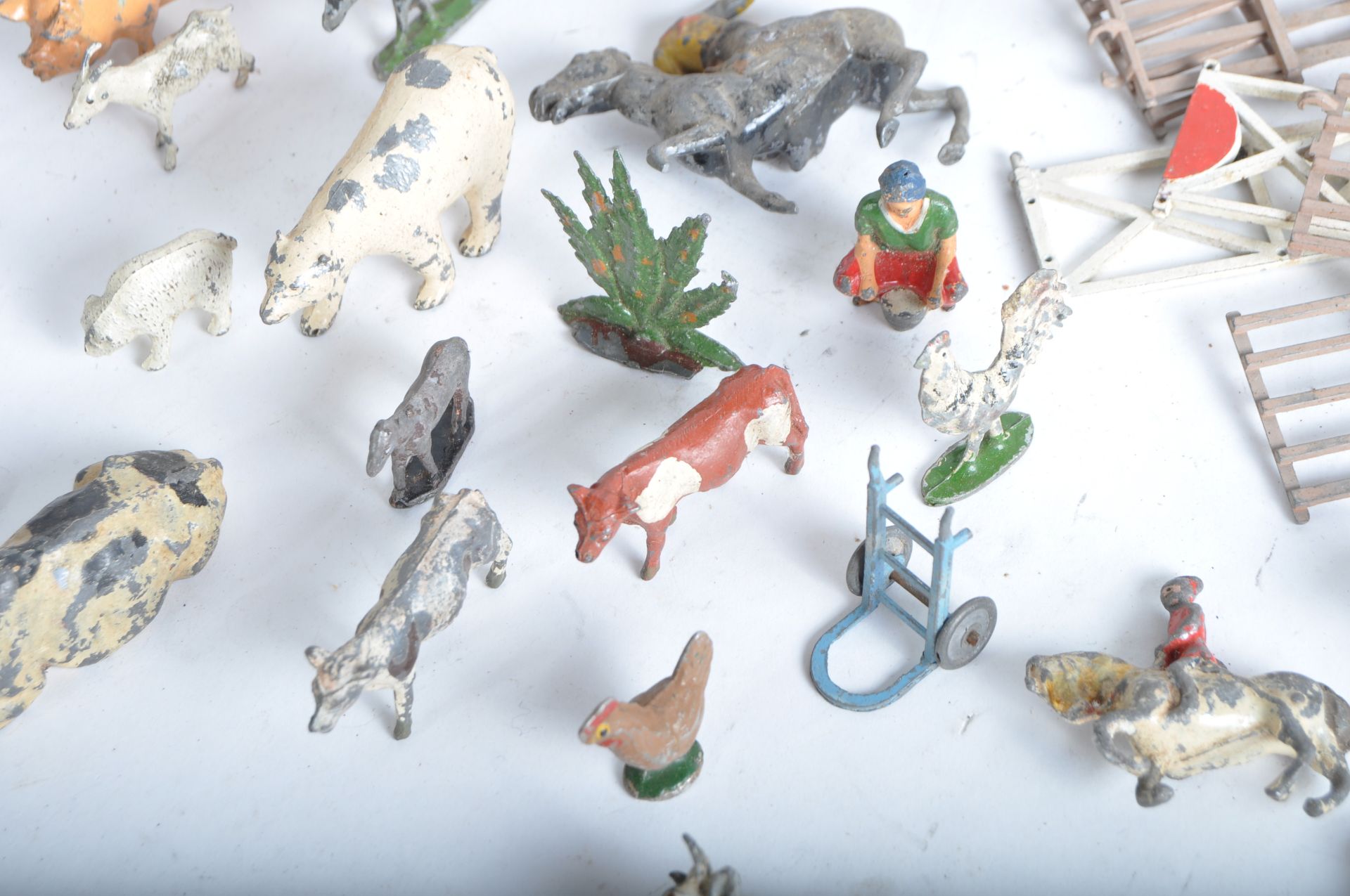 COLLECTION OF VINTAGE LEAD TOY SOLDIERS & FARM ANIMALS - Image 7 of 7