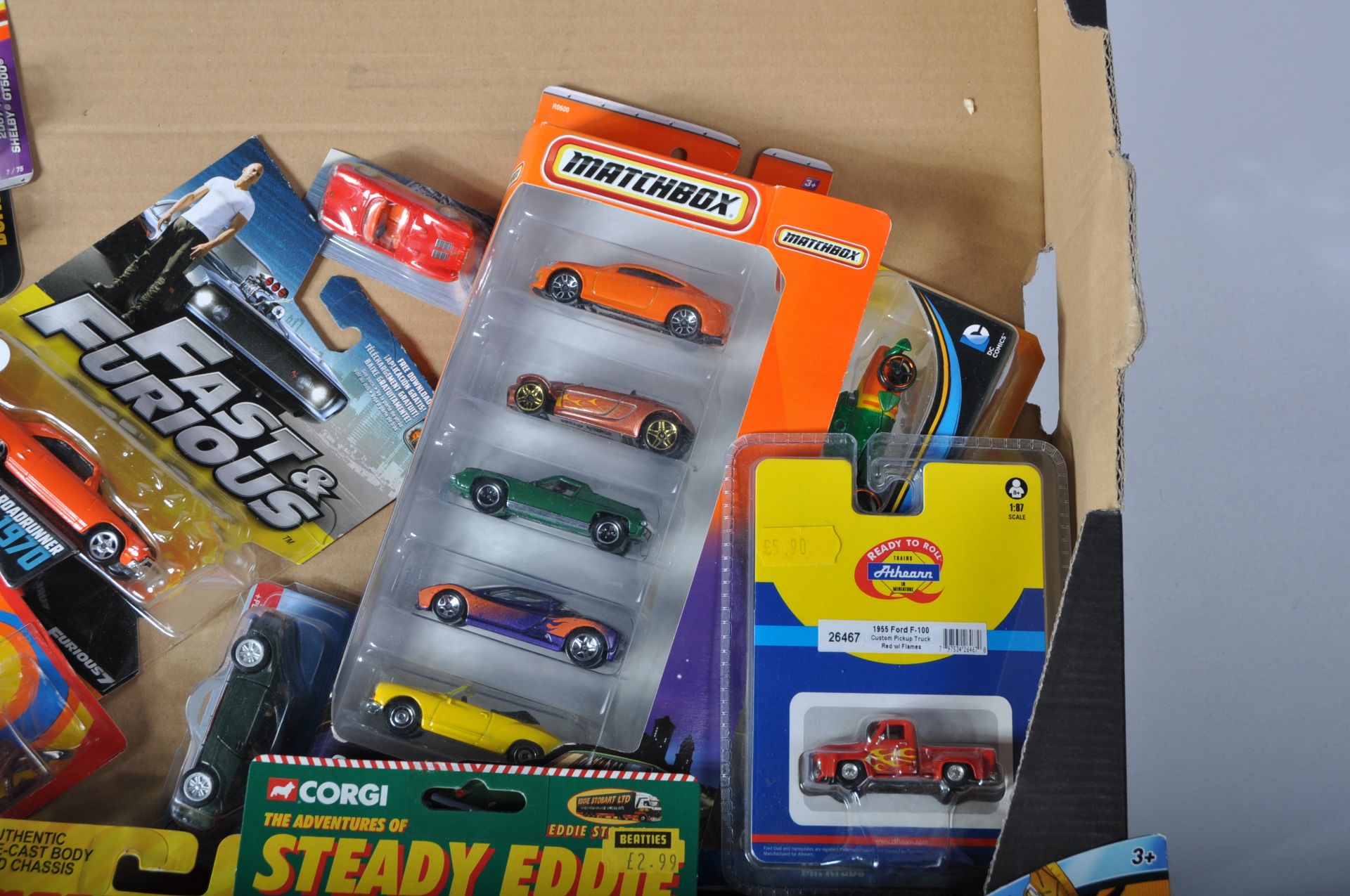 COLLECTION OF ASSORTED CARDED DIECAST MODEL CARS - Image 3 of 5