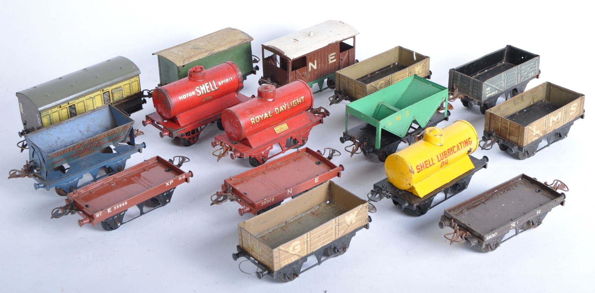 COLLECTION OF VINTAGE HORNBY O GAUGE TINPLATE WAGONS