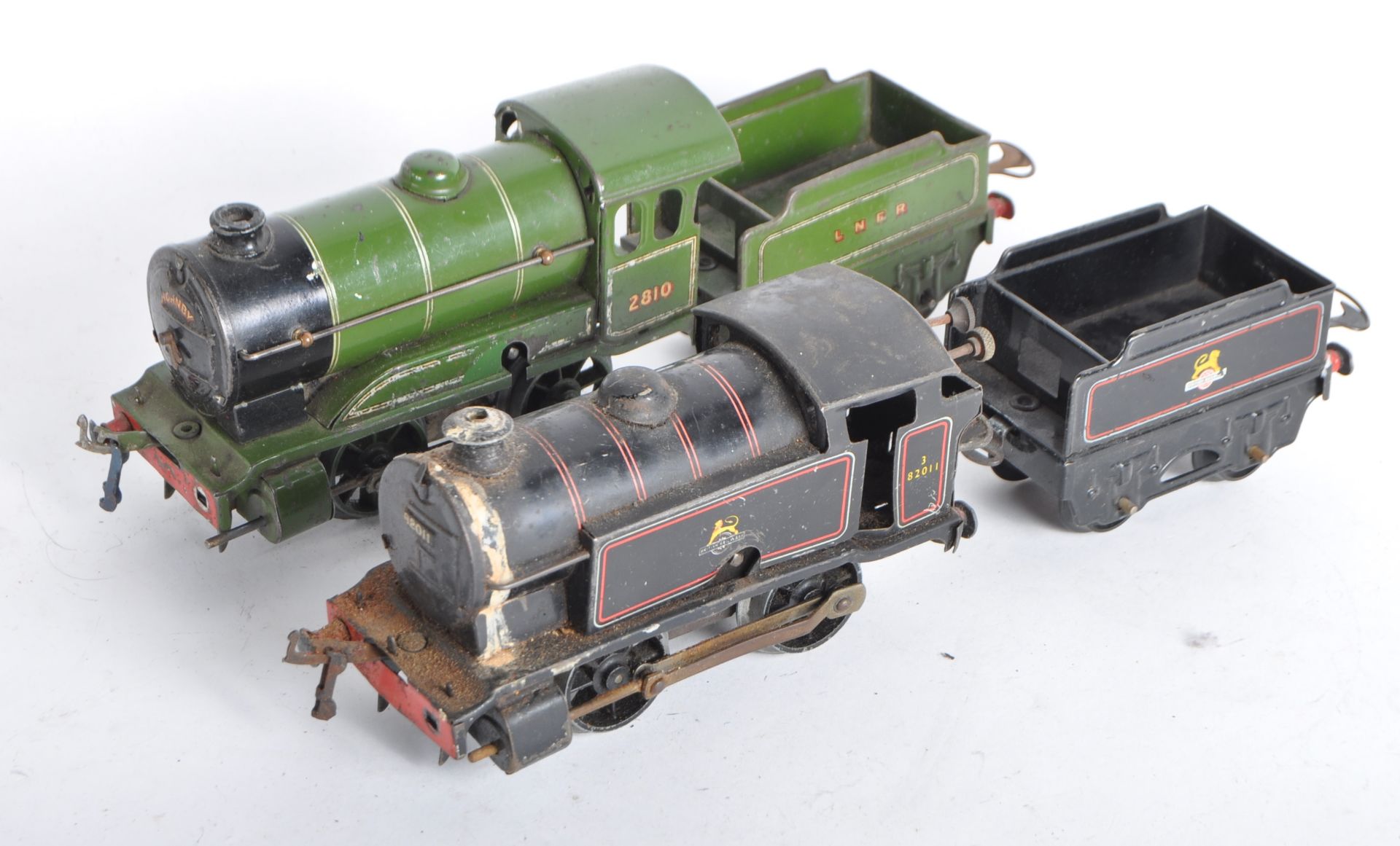 TWO VINTAGE HORNBY O GAUGE TINPLATE CLOCKWORK LOCOMOTIVES - Image 2 of 8