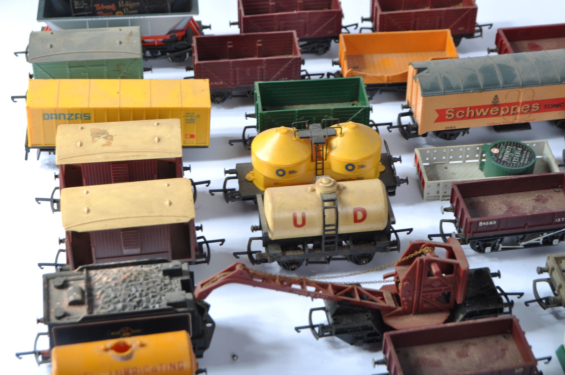 LARGE COLLECTION OF ASSORTED VINTAGE HORNBY ROLLING STOCK - Image 4 of 7