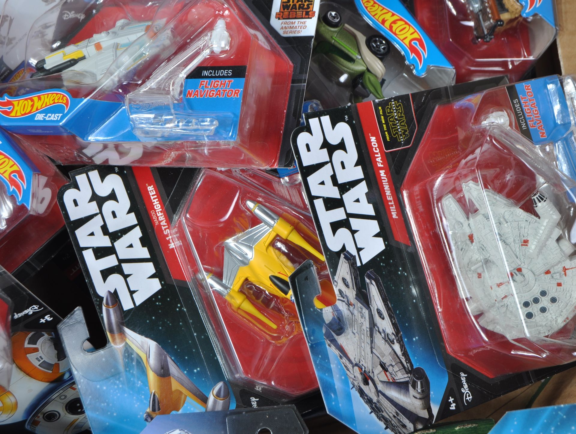 COLLECTION OF STAR WARS HOT WHEELS DIECAST MODEL CARS & PLANES - Image 5 of 6