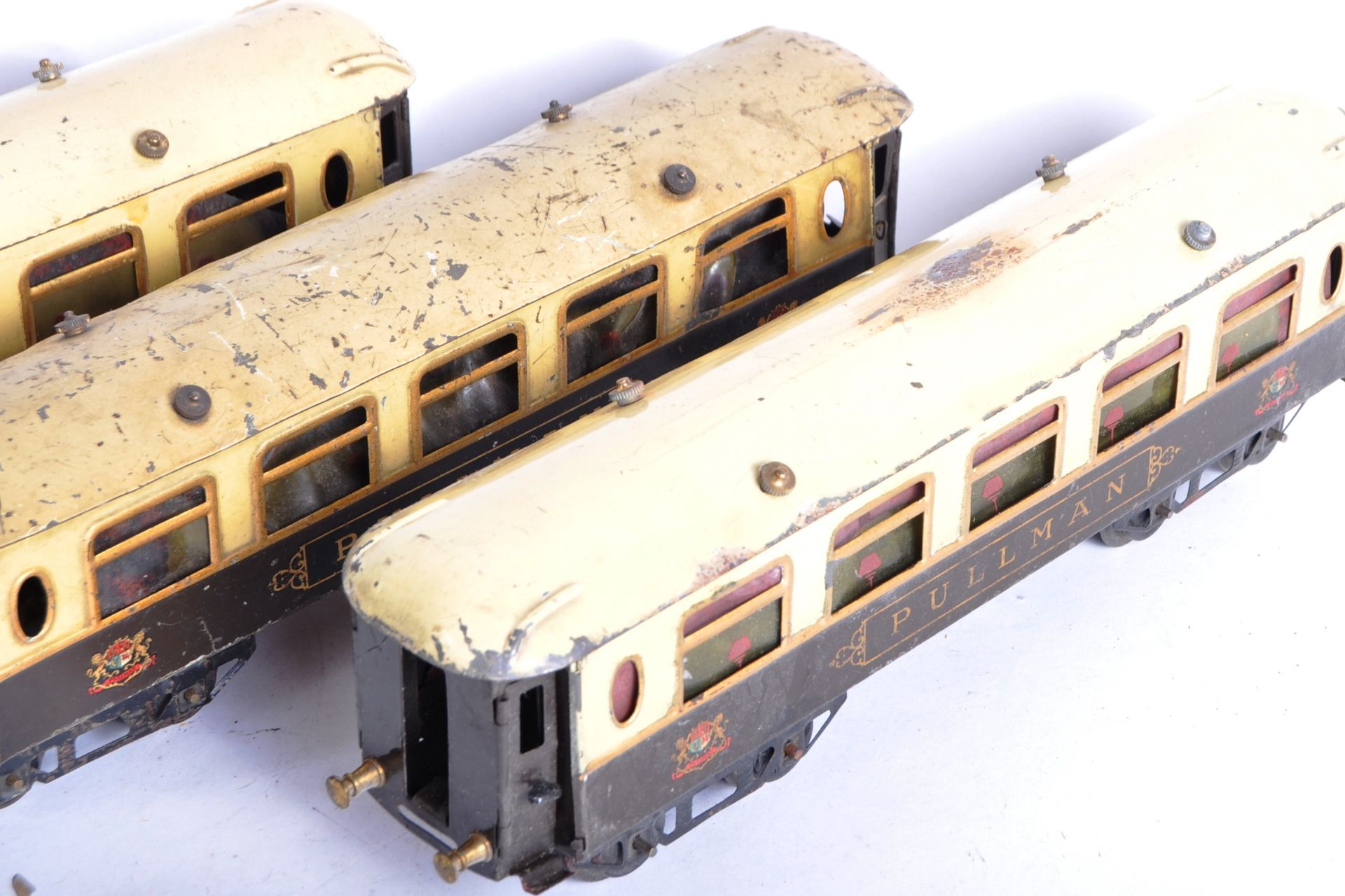 COLLECTION OF VINTAGE HORNBY O GAUGE TINPLATE TRAINSET CARRIAGES - Image 2 of 7