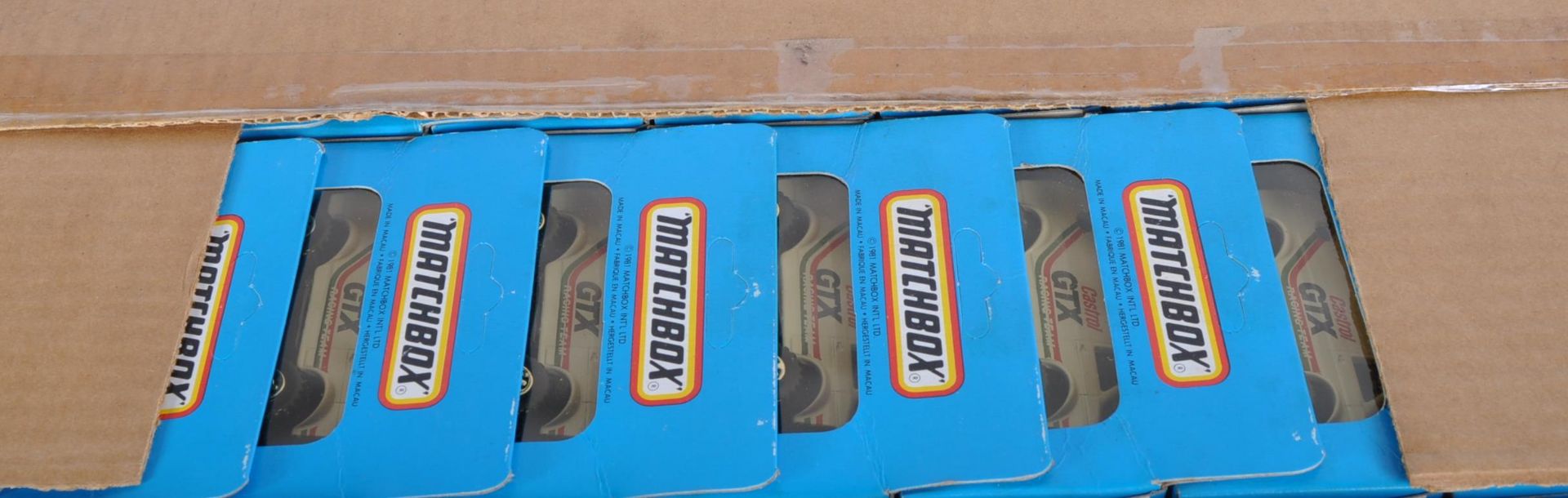 VINTAGE EX-SHOP STOCK / TRADE BOX OF MATCHBOX DIECAST MODELS - Image 3 of 3