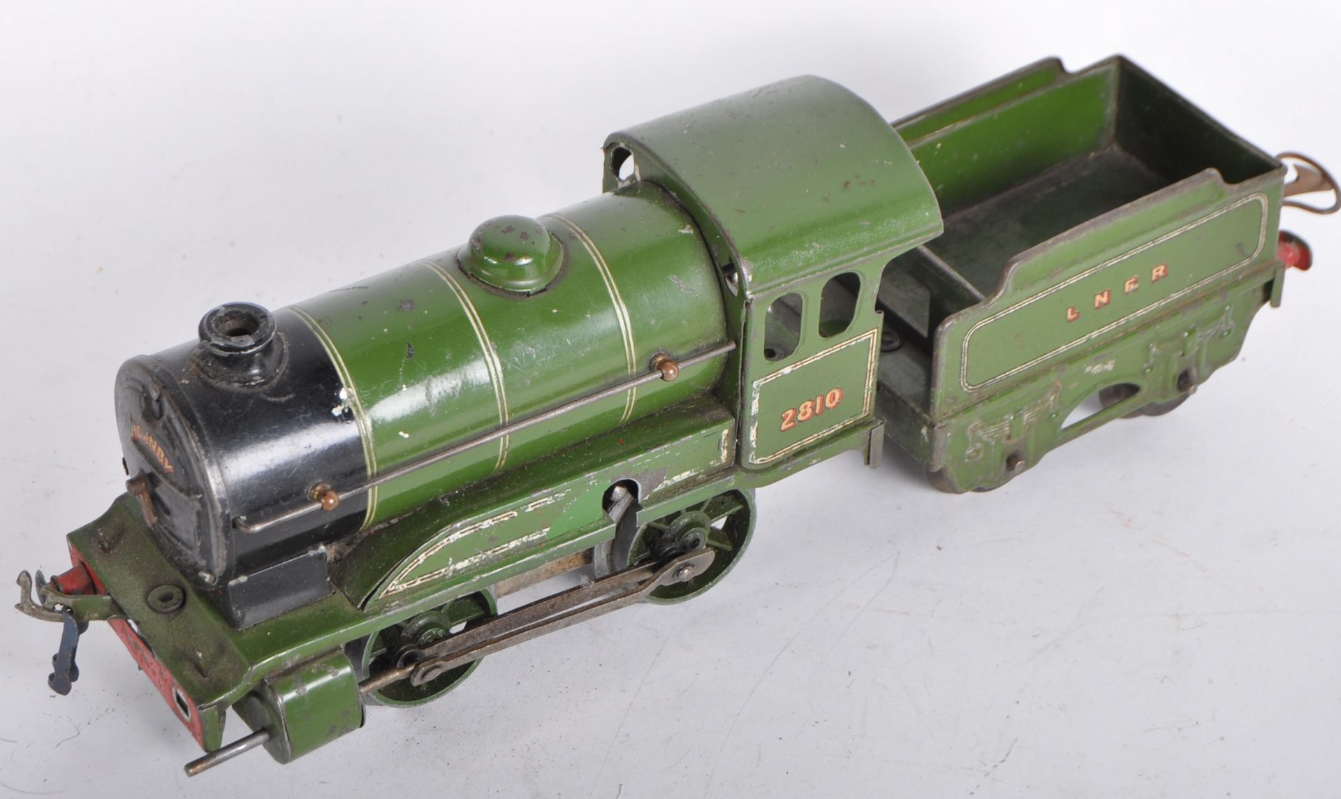 TWO VINTAGE HORNBY O GAUGE TINPLATE CLOCKWORK LOCOMOTIVES - Image 6 of 8