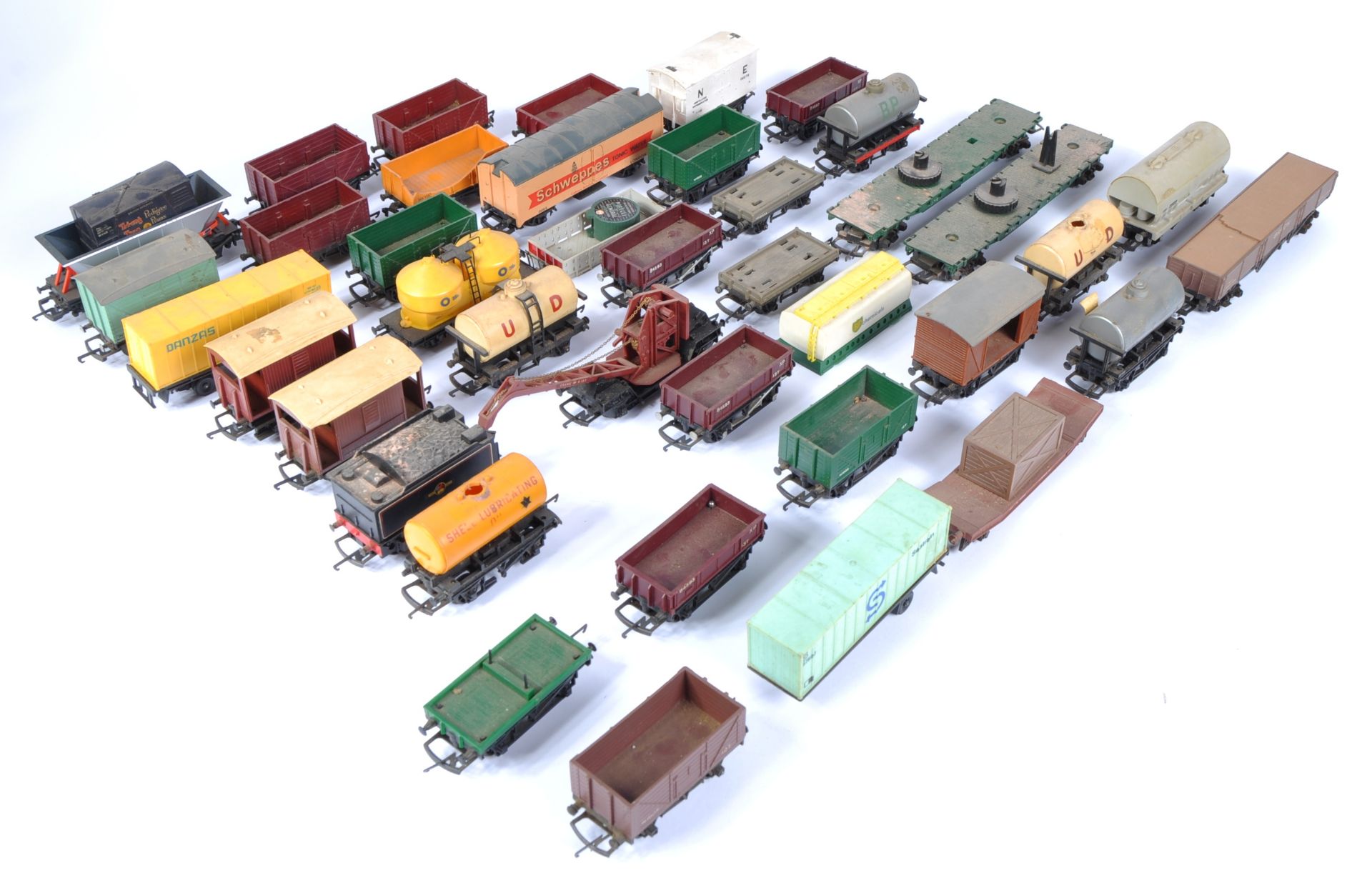 LARGE COLLECTION OF ASSORTED VINTAGE HORNBY ROLLING STOCK