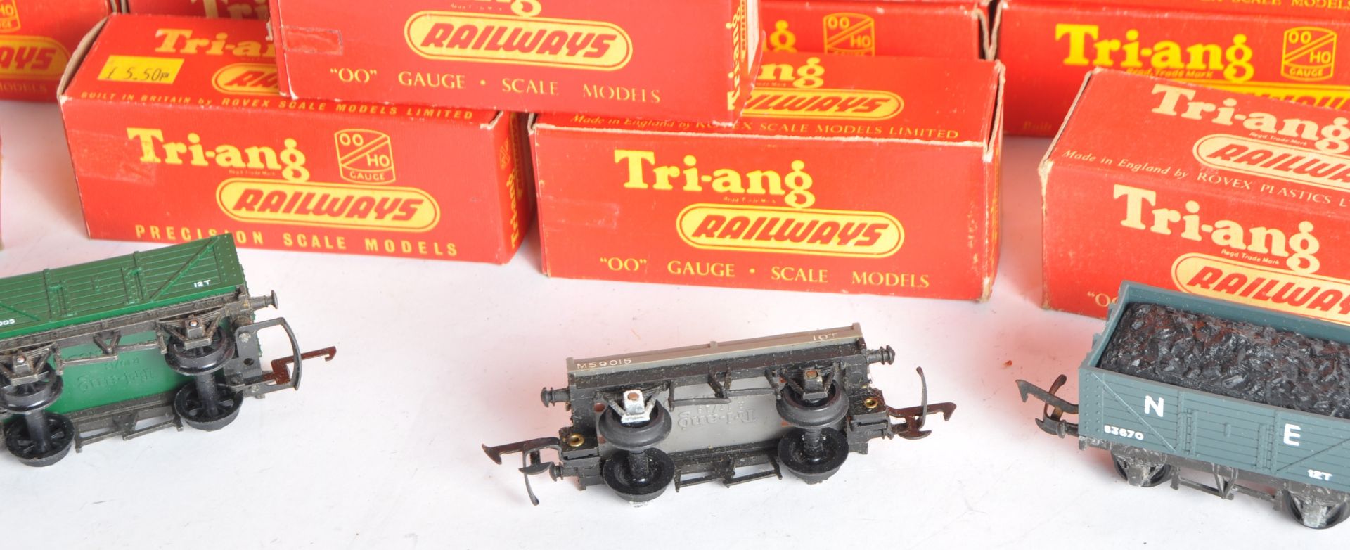 COLLECTION OF VINTAGE TRIANG 00 GAUGE MODEL RAILWAY WAGONS - Image 7 of 9