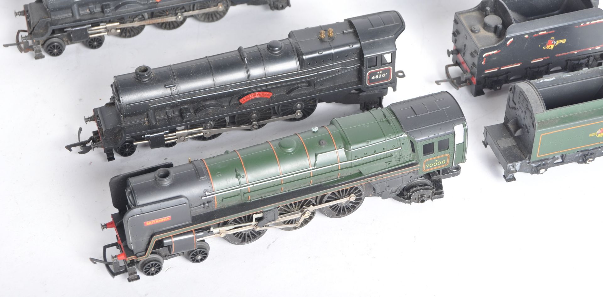 COLLECTION OF VINTAGE TRIANG 00 GAUGE MODEL RAILWAY LOCOMOTIVES - Image 2 of 7