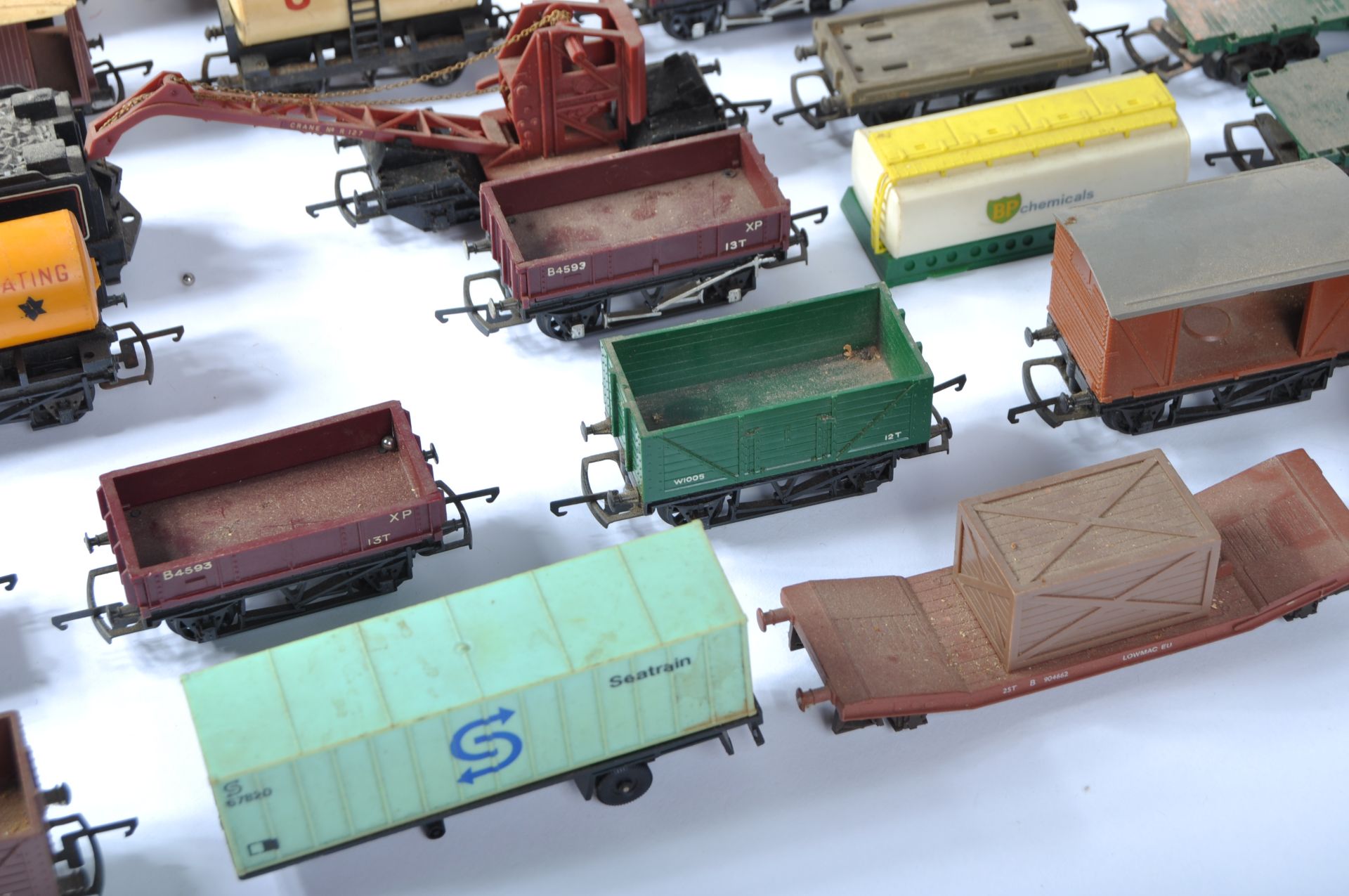 LARGE COLLECTION OF ASSORTED VINTAGE HORNBY ROLLING STOCK - Image 3 of 7