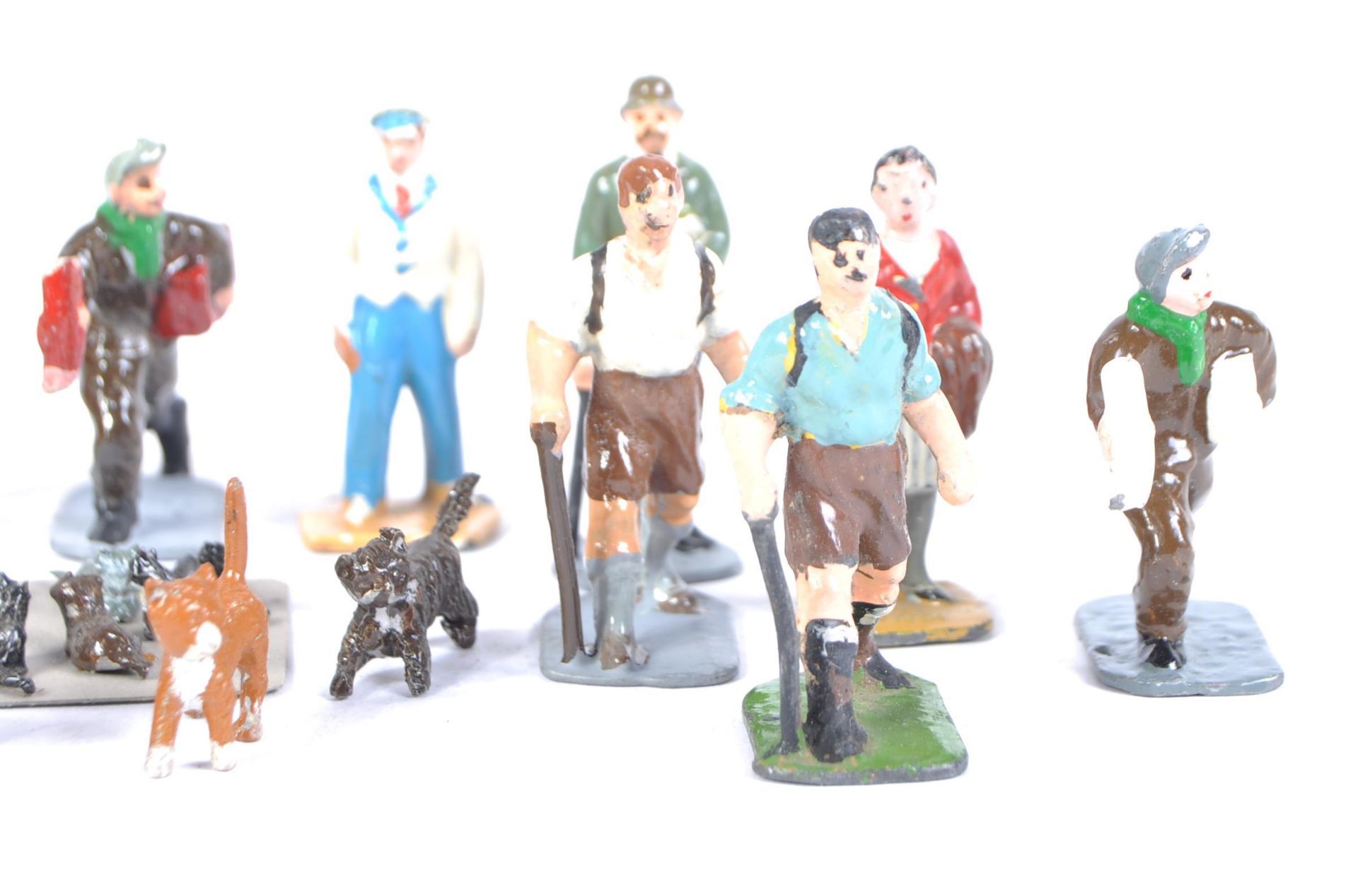 COLLECTION OF VINTAGE O GAUGE MODEL RAILWAY TRACKSIDE FIGURES - Image 2 of 6