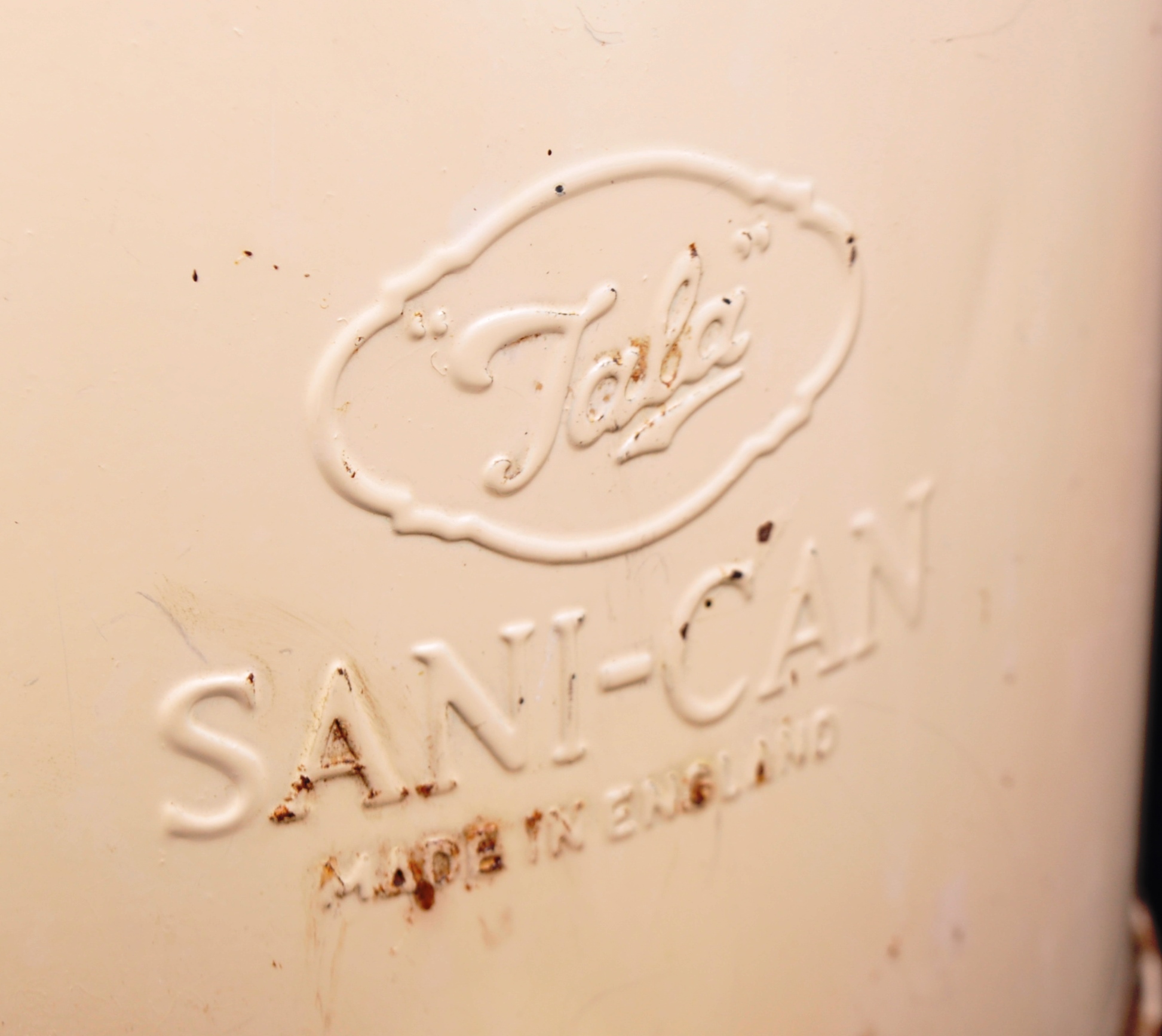 SANI-CAN - "TALA" - MID CENTURY ENAMELED PEDAL BIN - Image 5 of 5