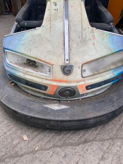 20TH CENTURY FRENCH FAIRGROUND BUMPER CARS RIDE CAR - Image 3 of 4