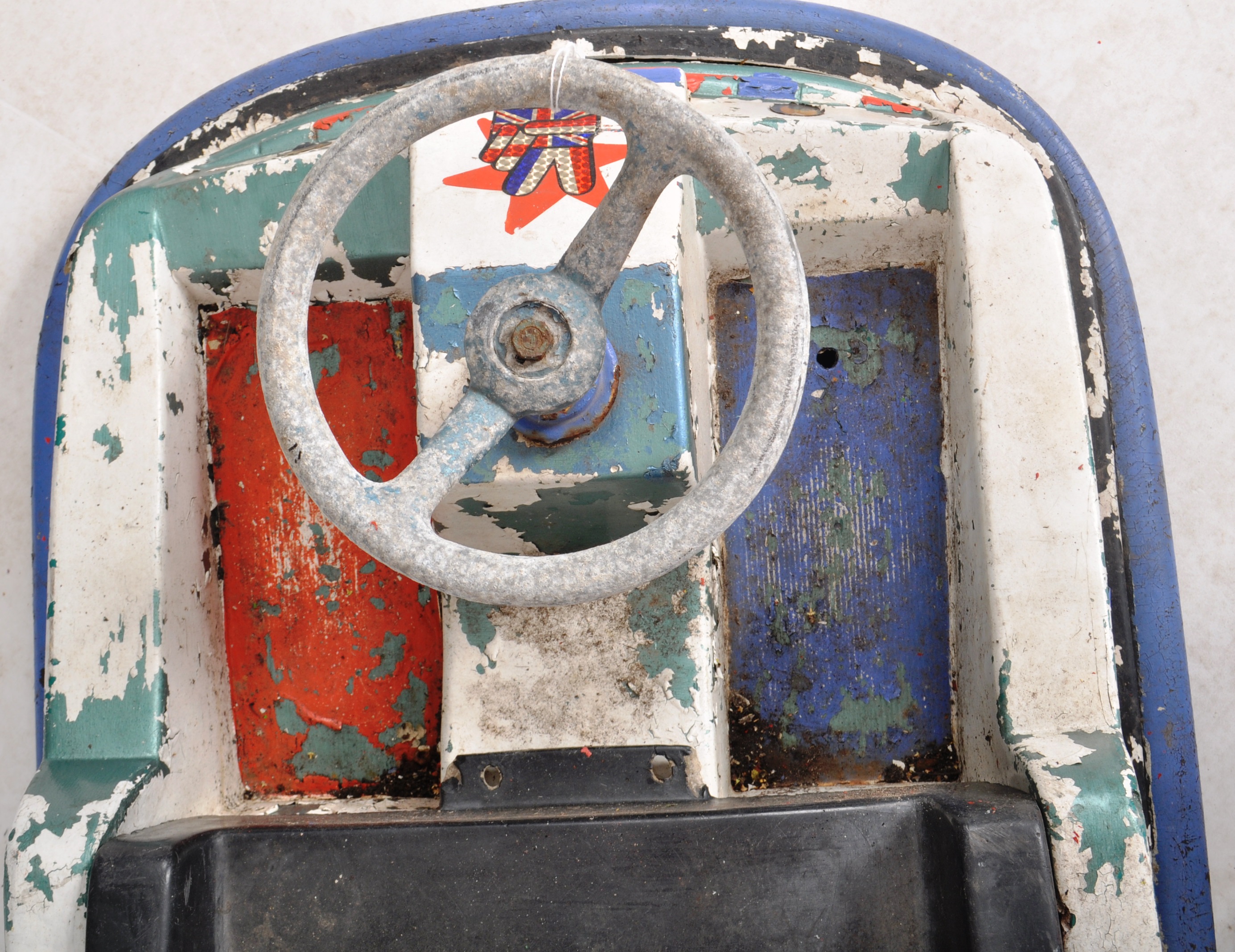 DODGEMS - A VINTAGE FAIRGROUND BUMPER CAR - Image 9 of 10