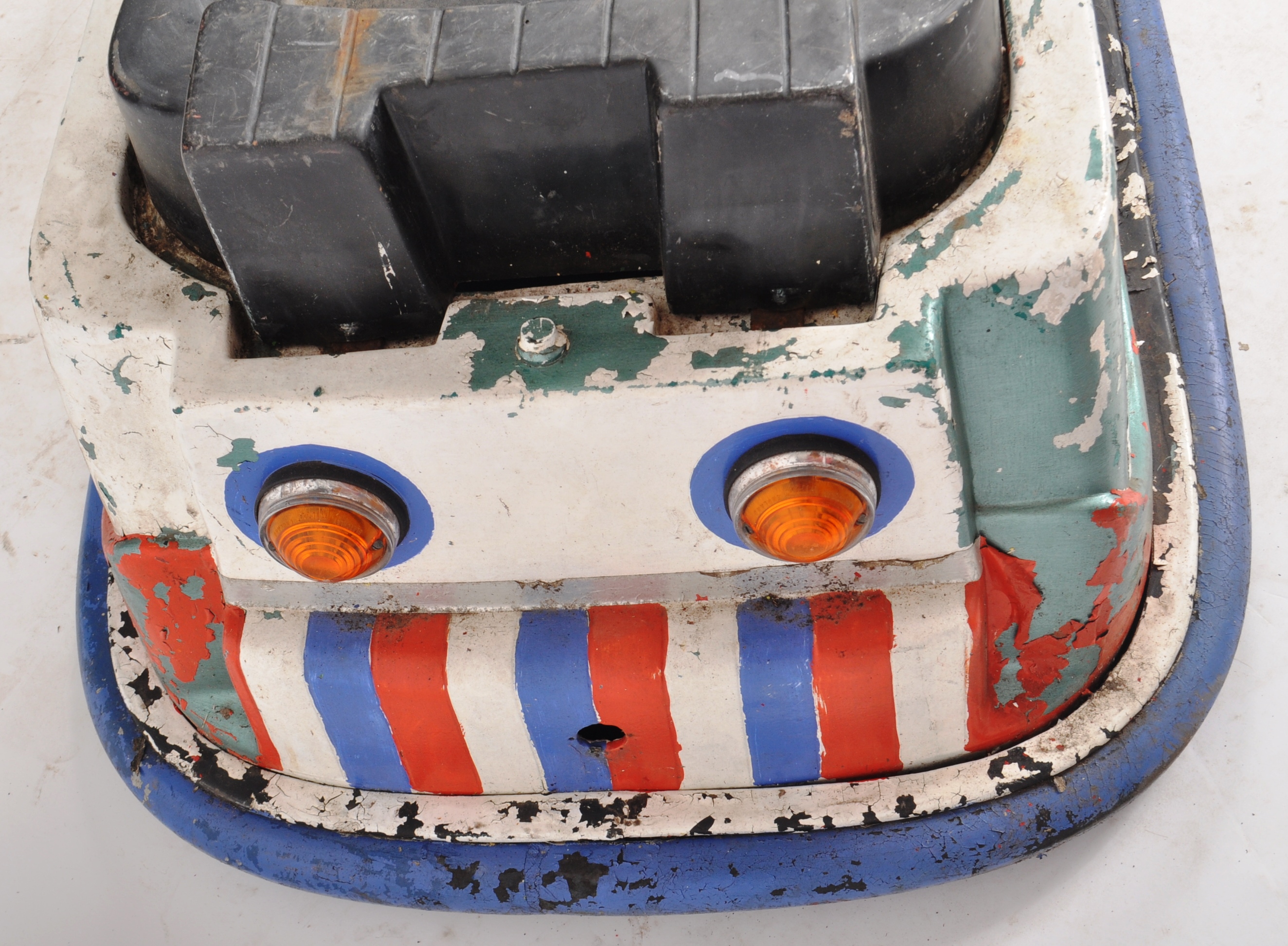 DODGEMS - A VINTAGE FAIRGROUND BUMPER CAR - Image 8 of 10