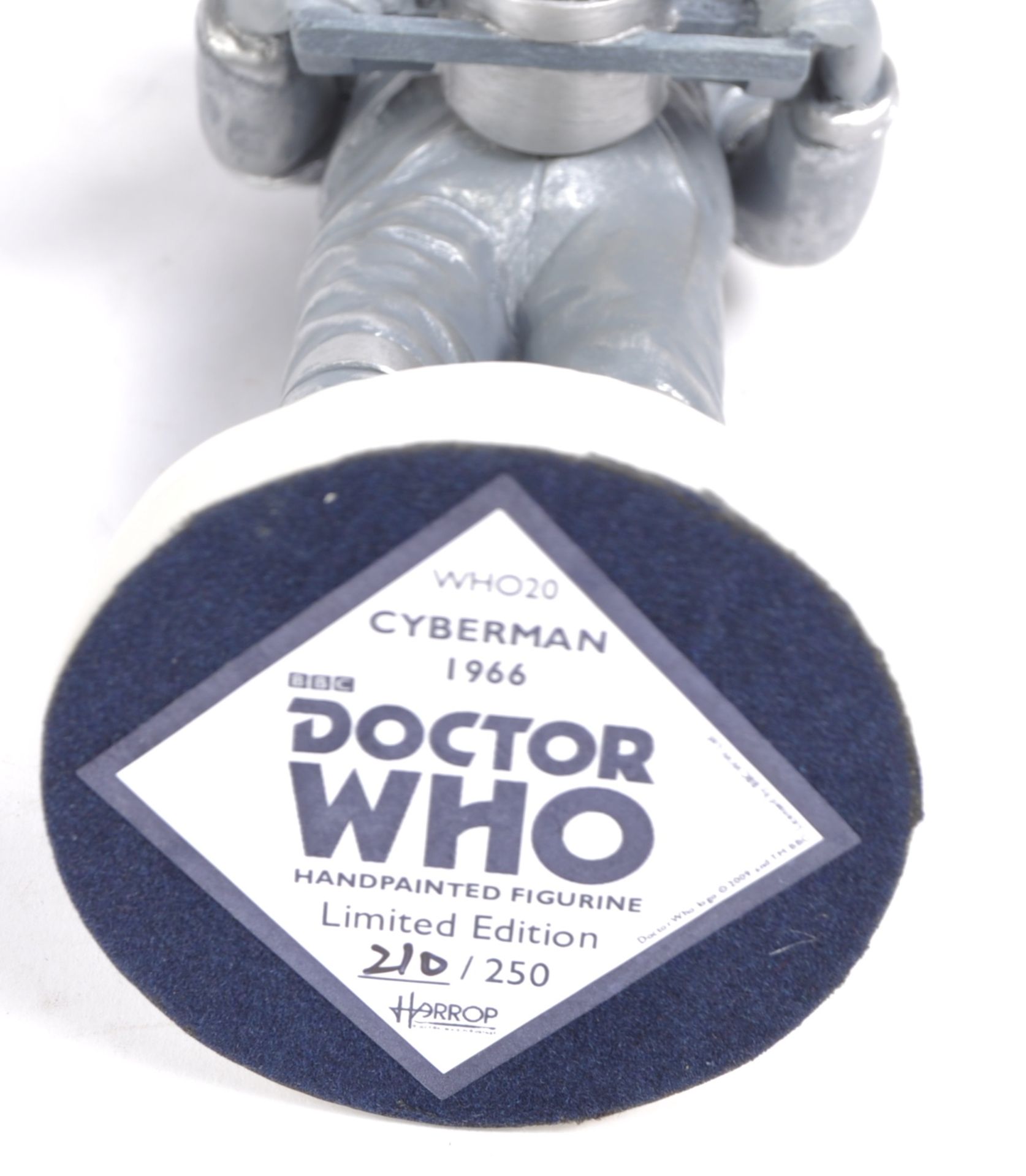 DOCTOR WHO - ROBERT HARROP - LTD ED HAND PAINTED FIGURINE - Image 4 of 5