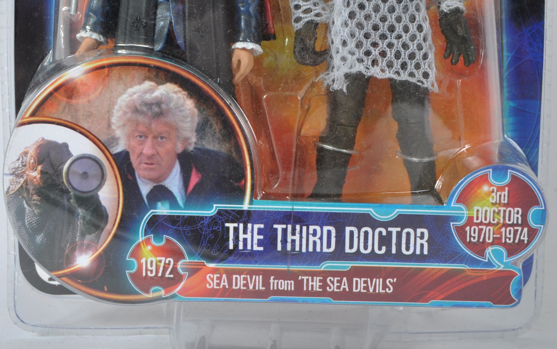 DOCTOR WHO - CHARACTER OPTIONS - THIRD DOCTOR FIGURE - Image 3 of 4