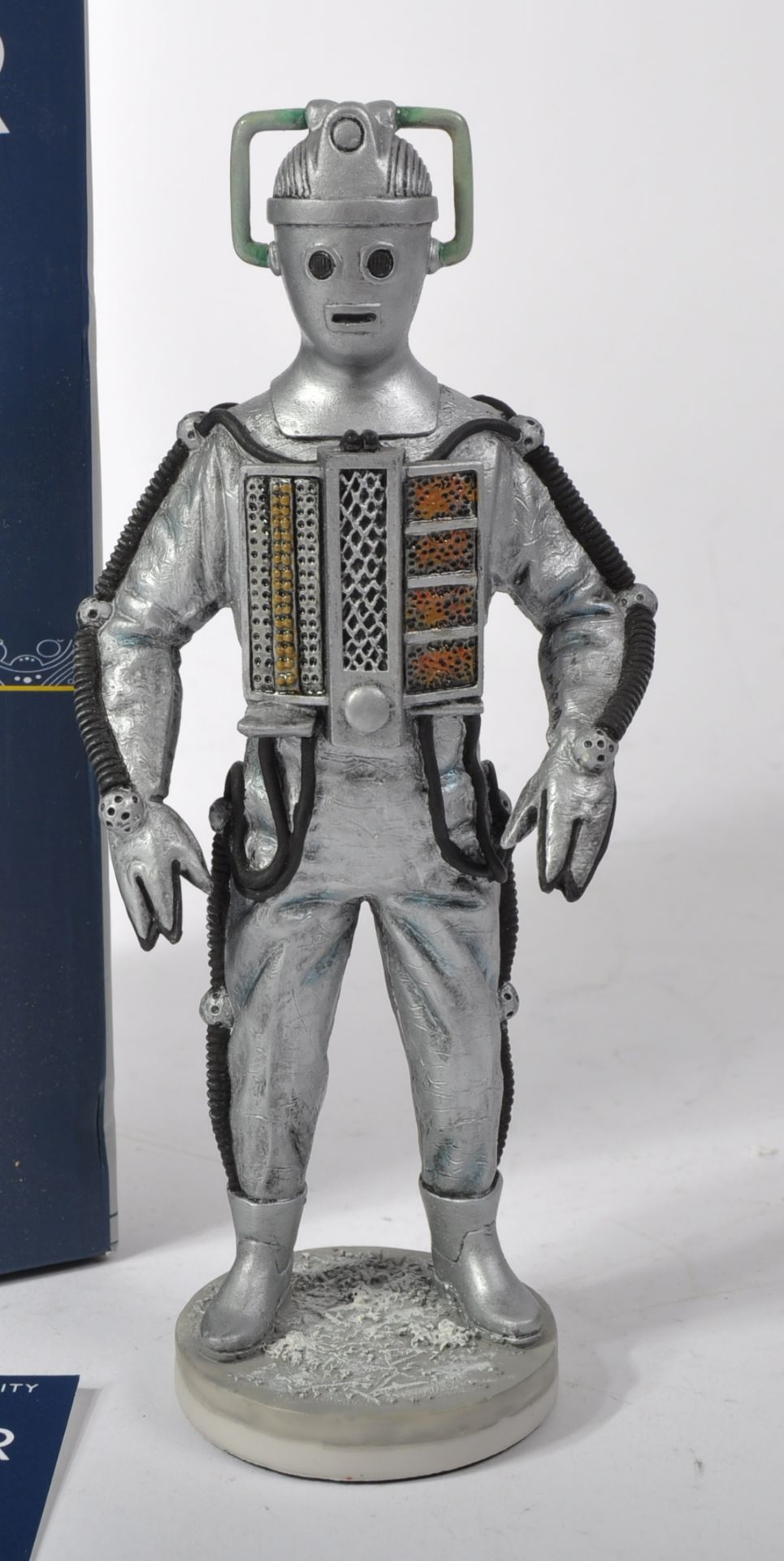 DOCTOR WHO - ROBERT HARROP - LTD ED HAND PAINTED FIGURINE - Image 2 of 5