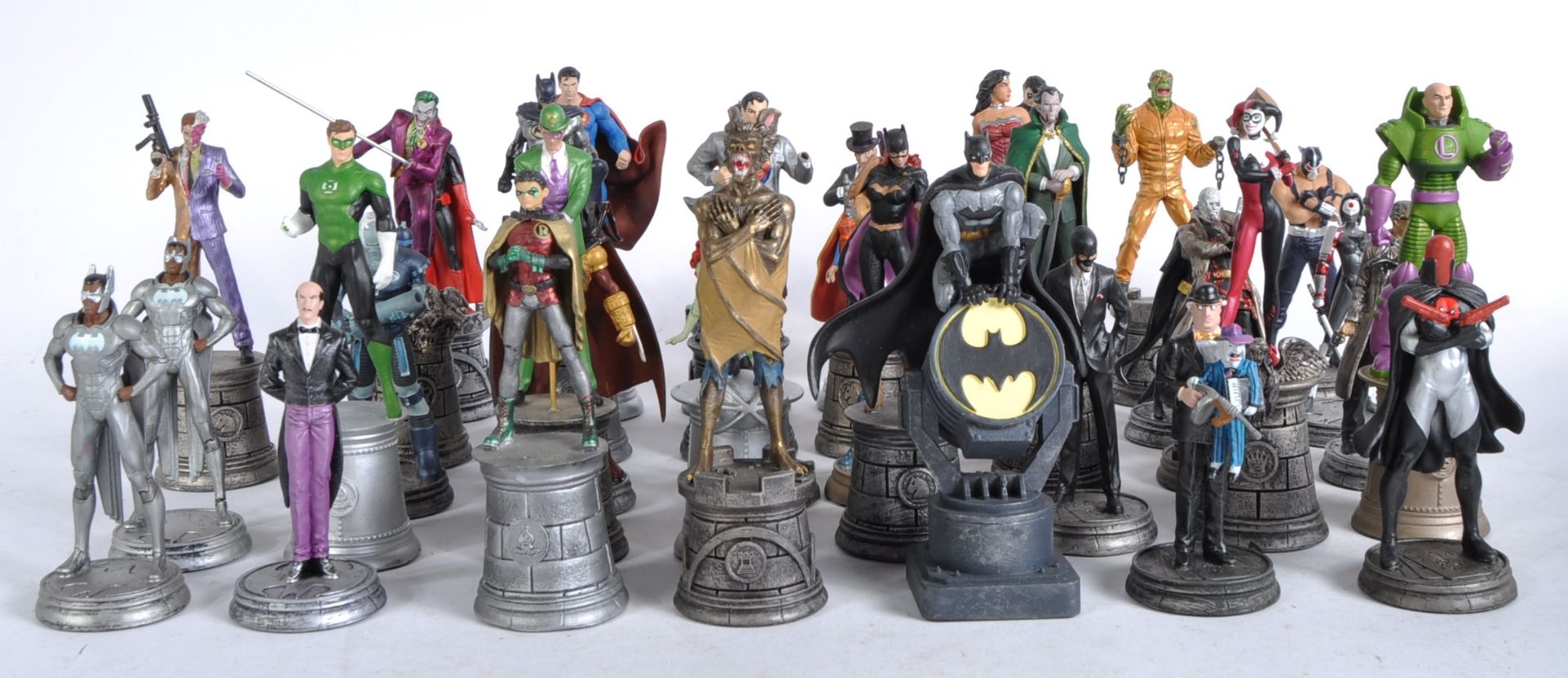 A COLLECTION OF DC COMIC RELATED EAGLEMOSS FIGURES