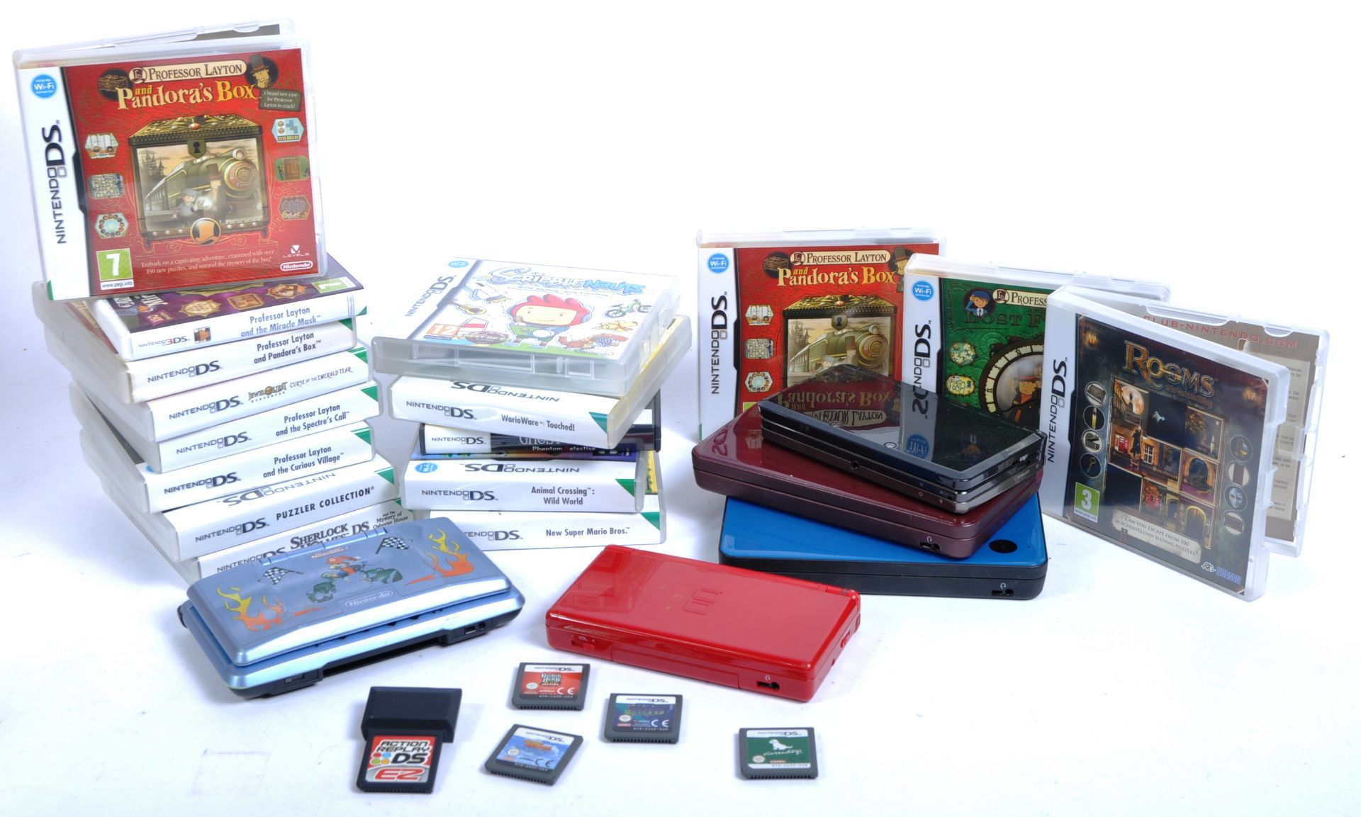 RETRO GAMING - NINTENDO DS - A COLLECTION OF HANDHELD CONSOLES, GAMES & ACCESSORIES