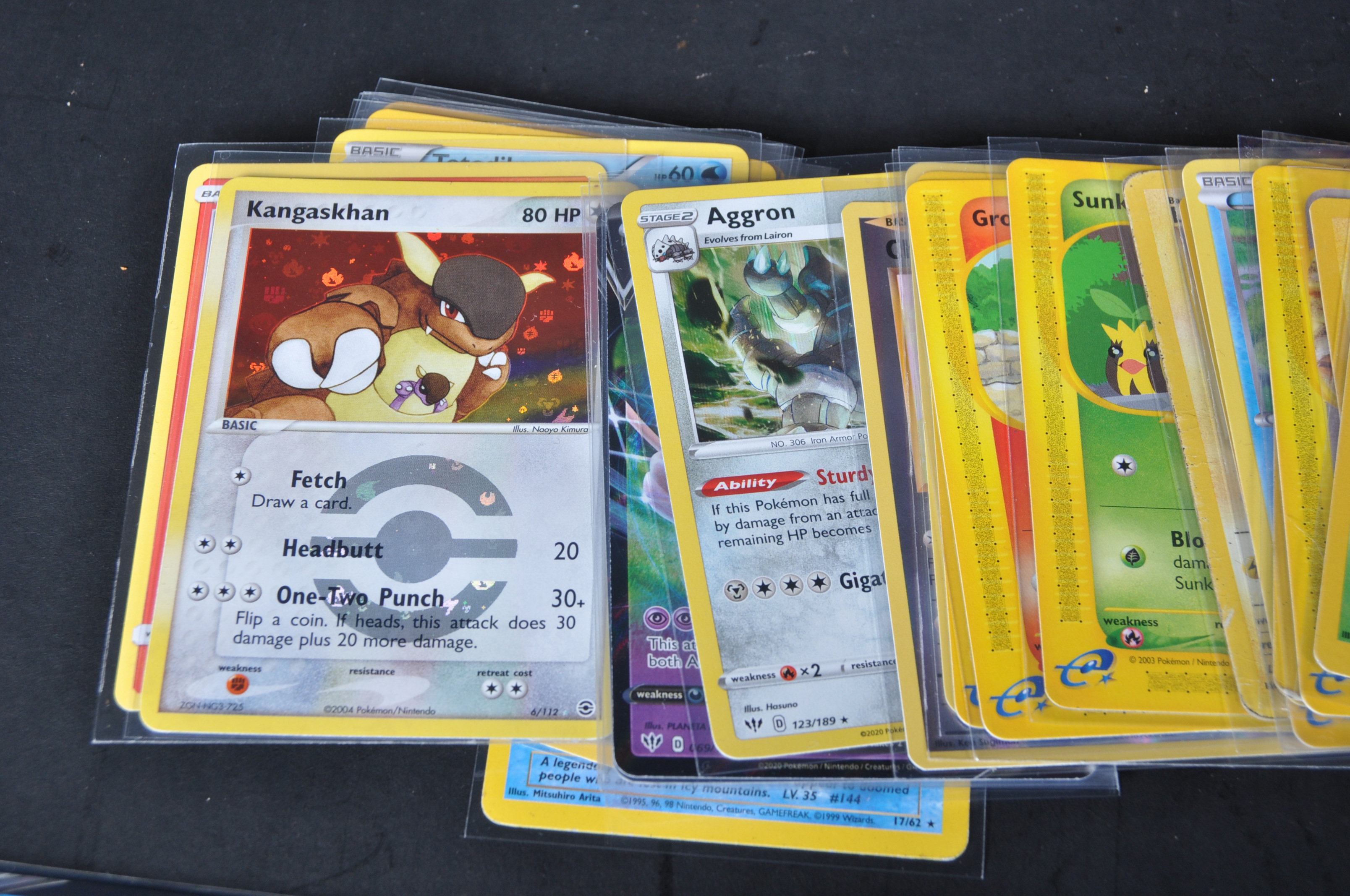 POKEMON TRADING CARD GAME - COLLECTION OF ASSORTED VINTAGE & MODERN POKEMON CARDS - Image 19 of 20