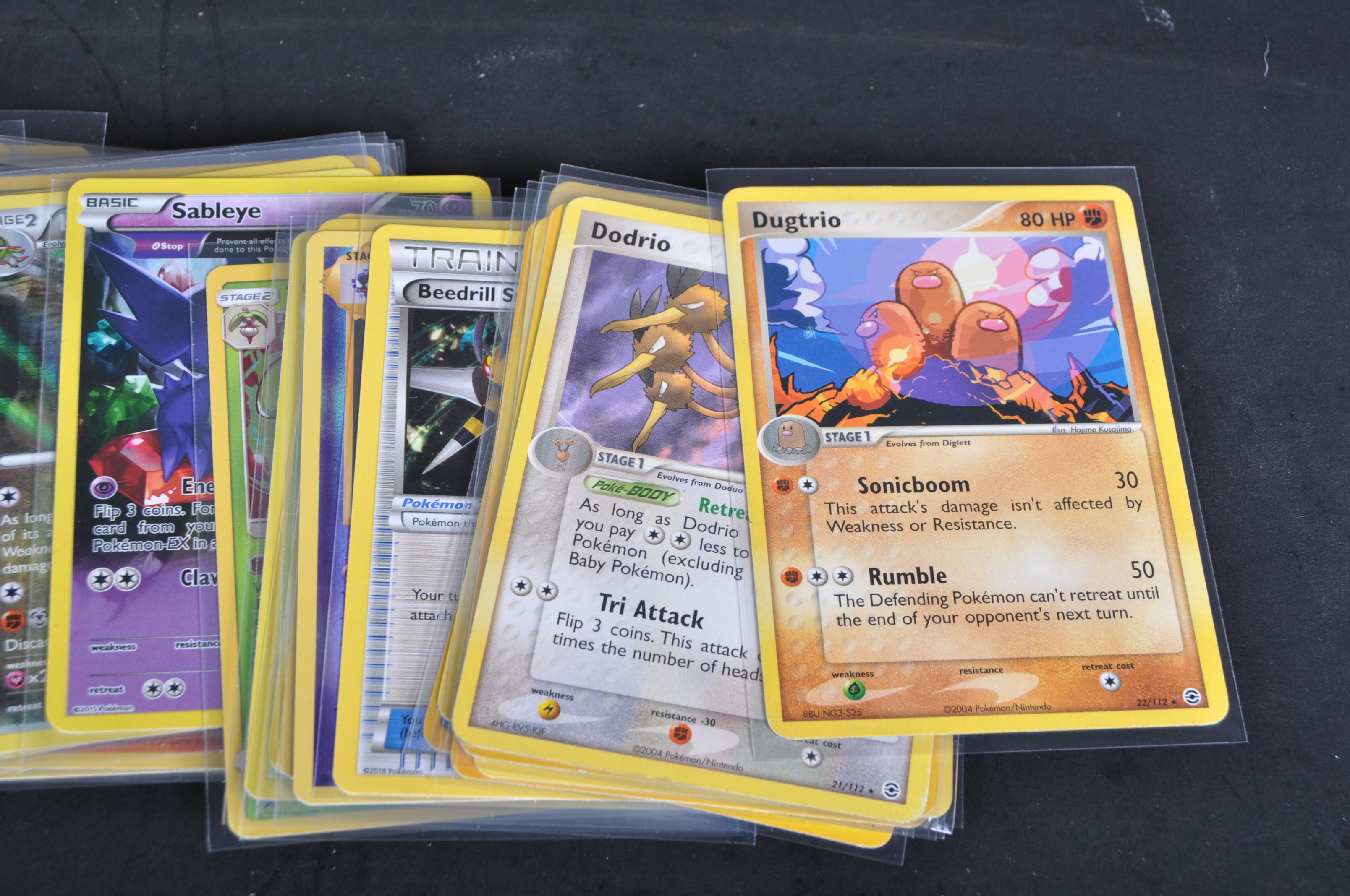 POKEMON TRADING CARD GAME - COLLECTION OF ASSORTED VINTAGE & MODERN POKEMON CARDS - Image 13 of 20
