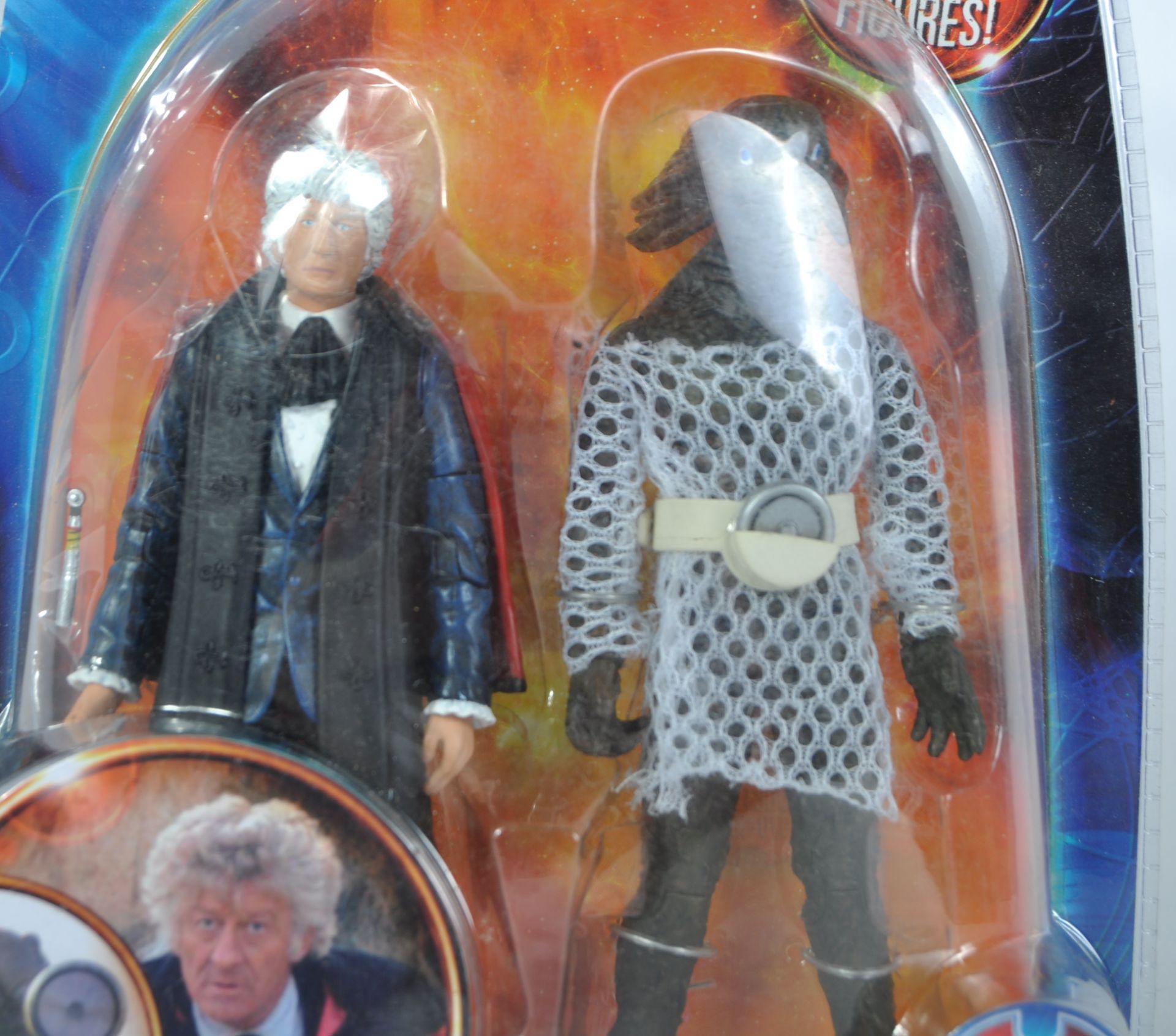 DOCTOR WHO - CHARACTER OPTIONS - THIRD DOCTOR FIGURE - Image 2 of 4