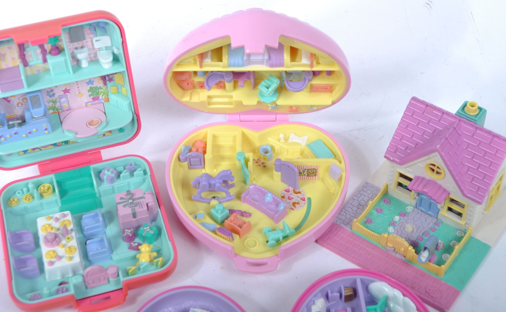 COLLLCTION OF VINTAGE BLUEBIRD POLLY POCKET PLAYSETS - Image 4 of 7