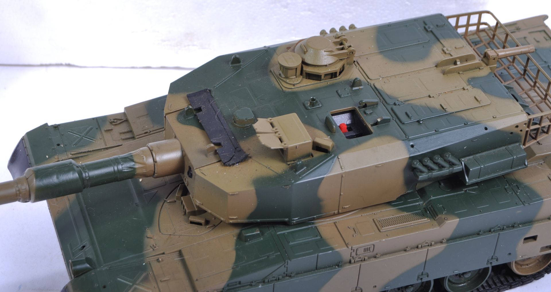 HENLONG 1/24 SCALE RC RADIO CONTROLLED MODEL TANK - Image 4 of 6