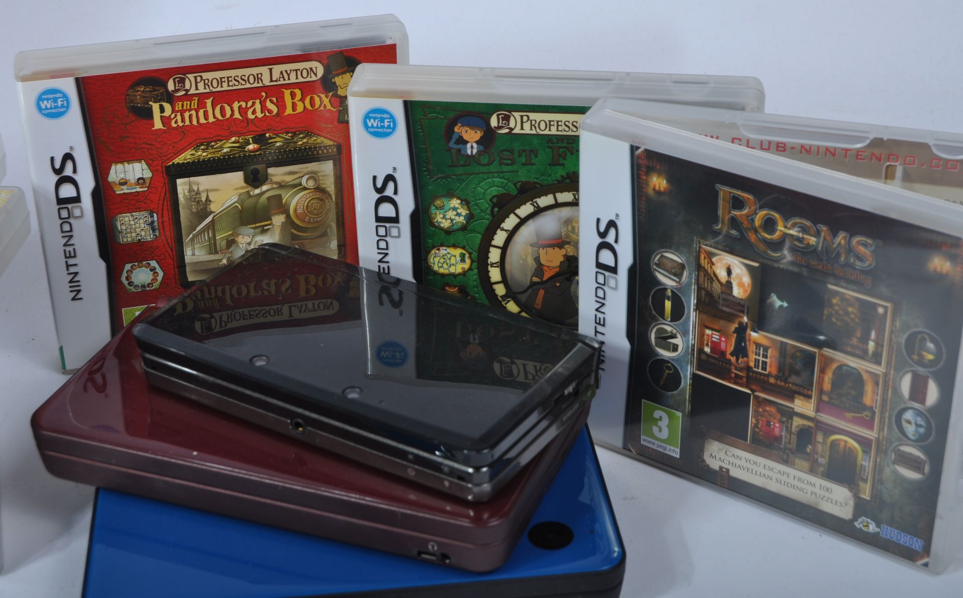 RETRO GAMING - NINTENDO DS - A COLLECTION OF HANDHELD CONSOLES, GAMES & ACCESSORIES - Image 5 of 6