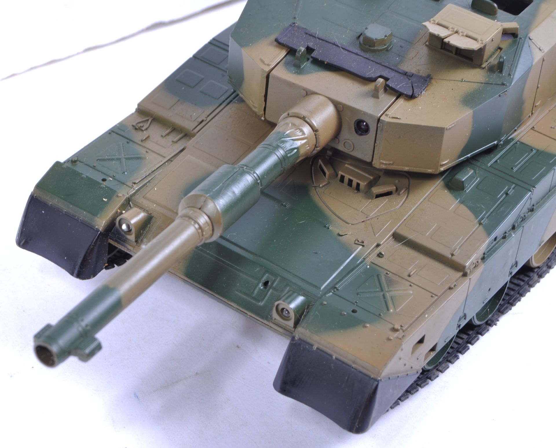 HENLONG 1/24 SCALE RC RADIO CONTROLLED MODEL TANK - Image 5 of 6