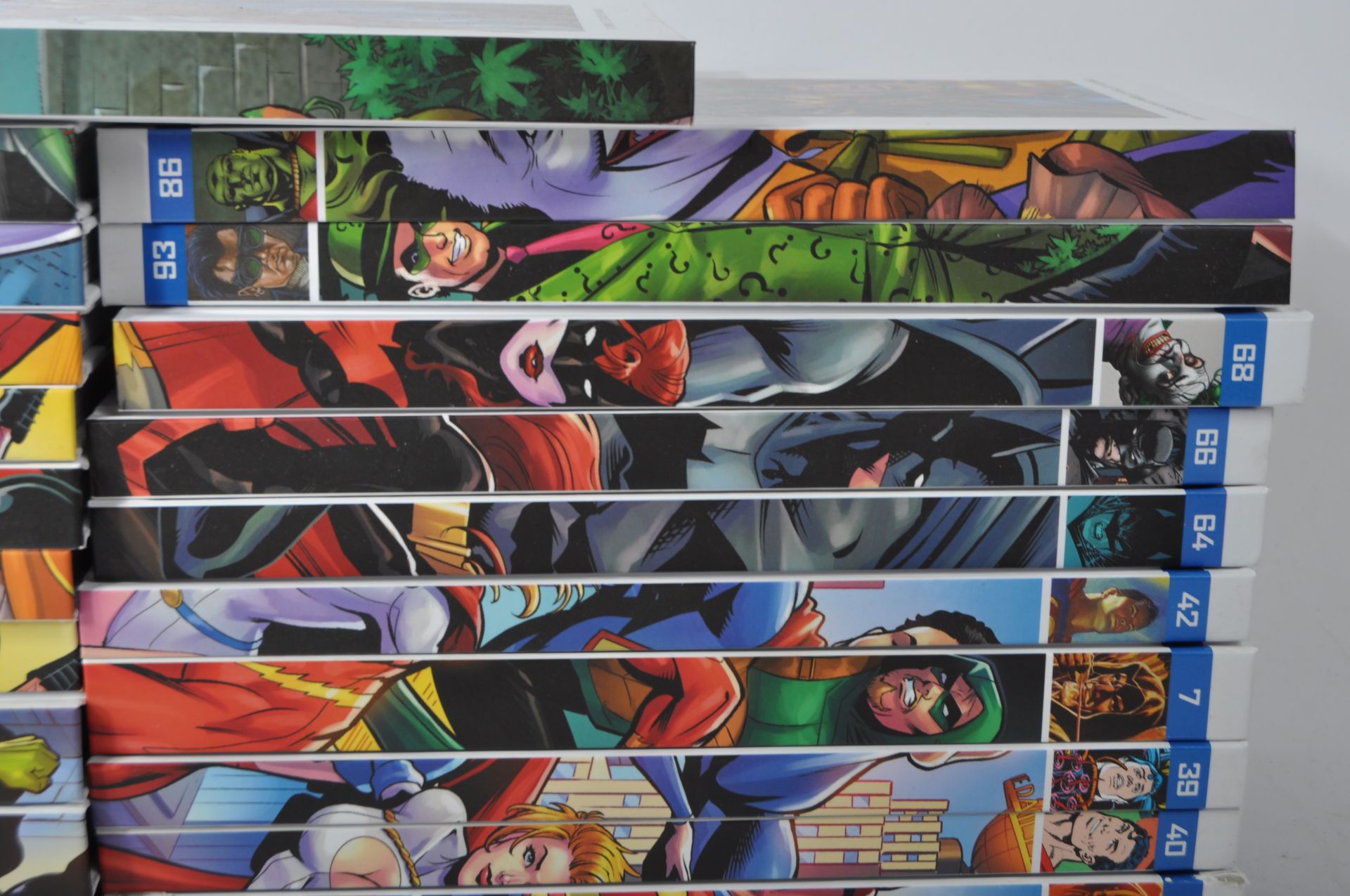 LARGE COLLECTION OF DC HEROES & VILLAINS COLLECTABLE BOOKS - Image 4 of 6