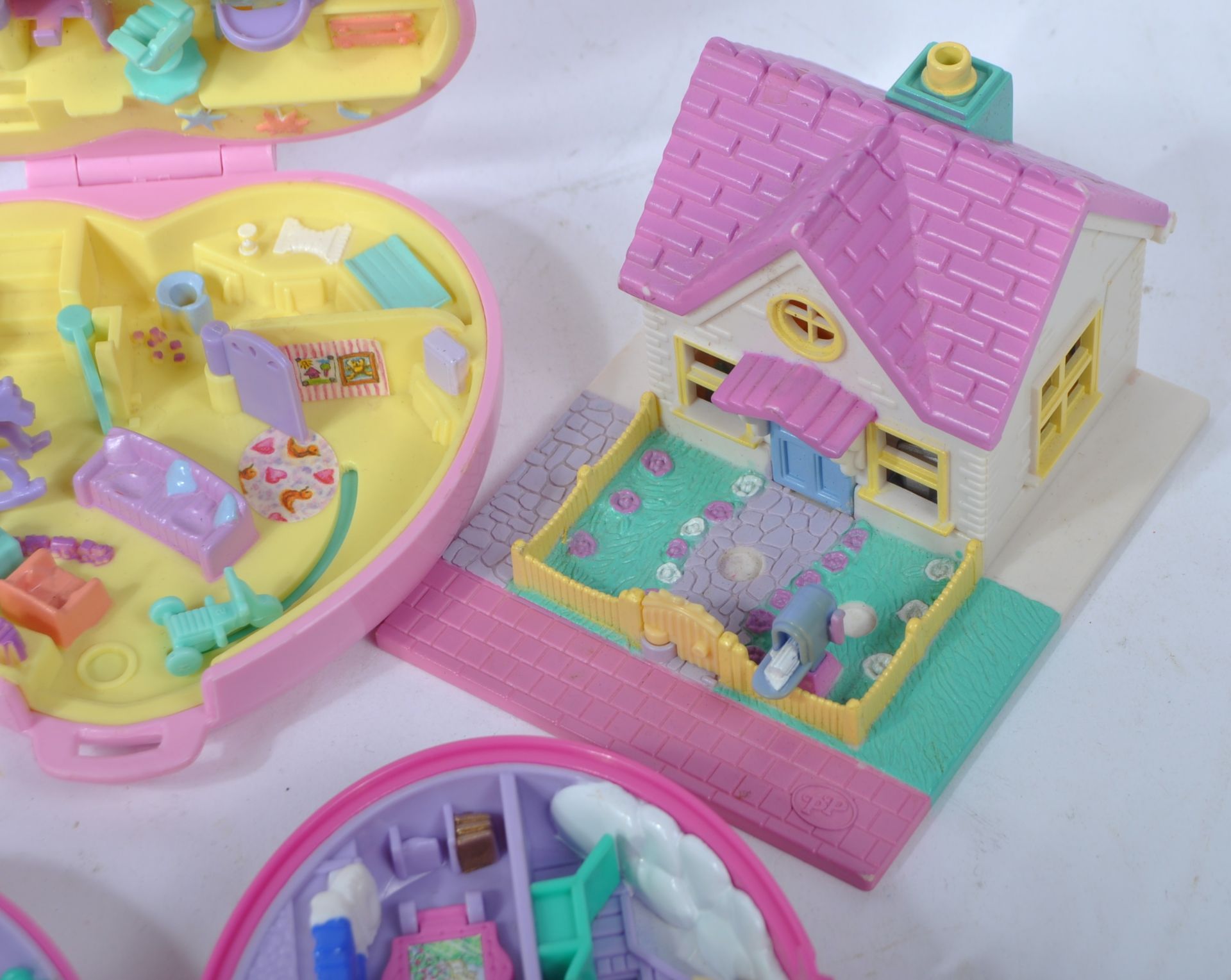 COLLLCTION OF VINTAGE BLUEBIRD POLLY POCKET PLAYSETS - Image 3 of 7