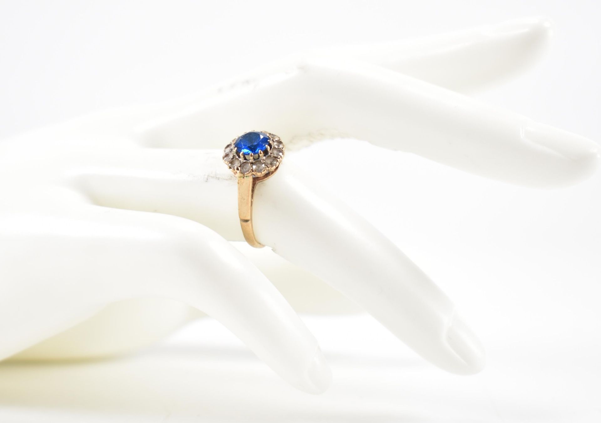 HALLMARKED 9CT GOLD BLUE & WHITE STONE RING - Image 8 of 8