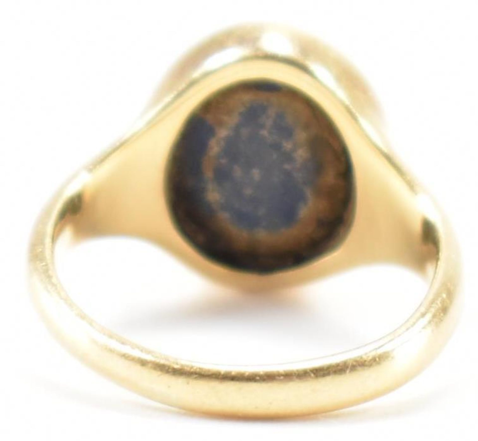 HALLMARKED 18CT LAPIS LAZULI SIGNET RING - Image 4 of 9