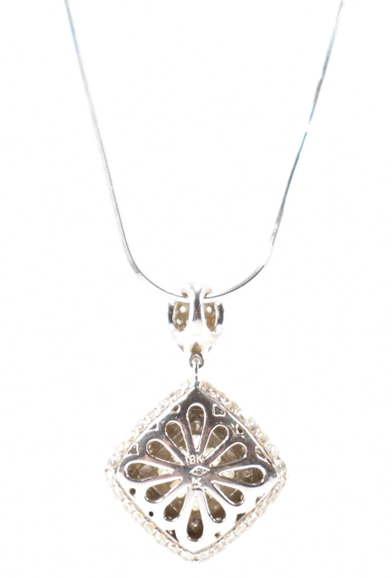 HALLMARKED 18CT WHITE GOLD & DIAMOND PENDANT NECKLACE - Image 7 of 12