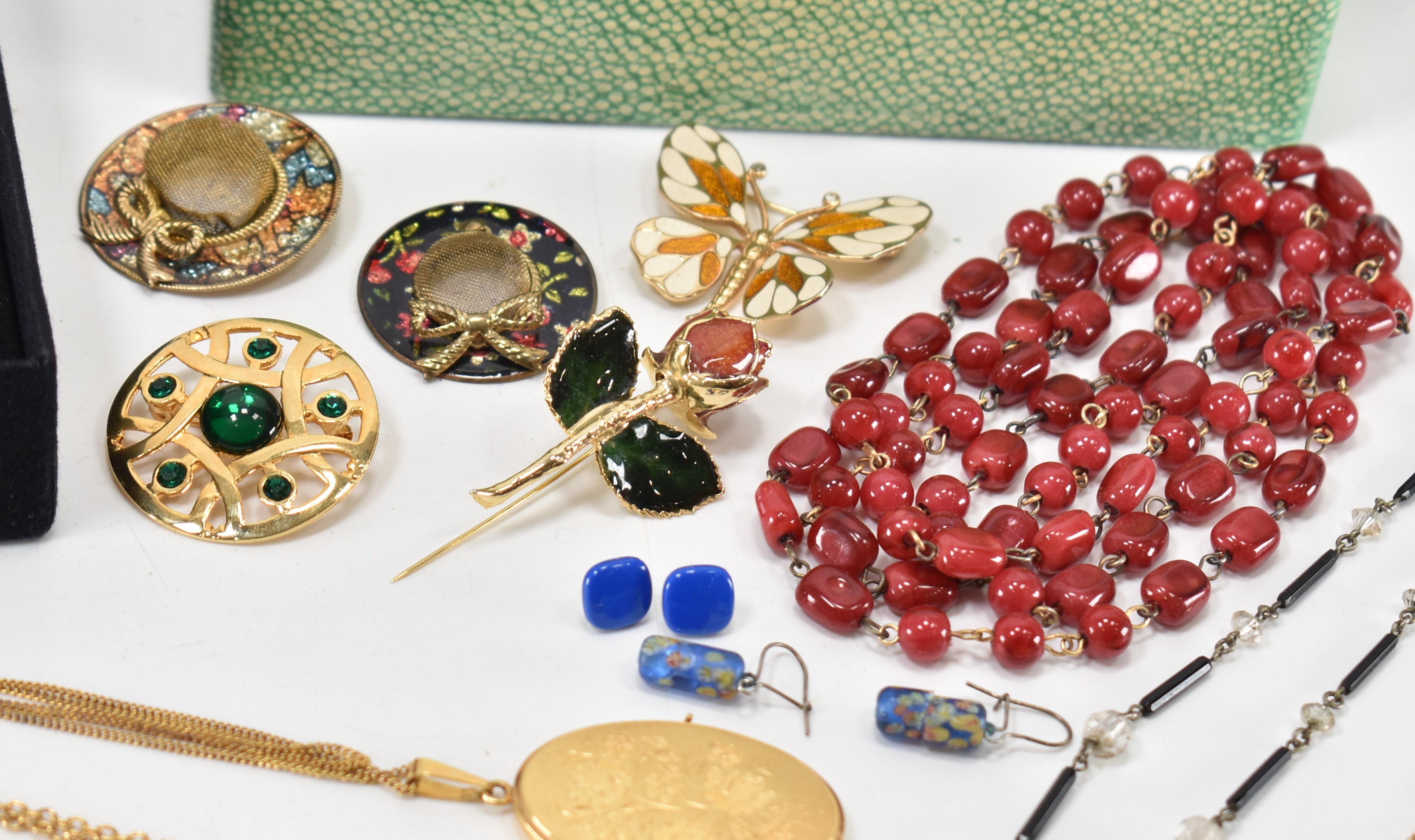 COLLECTION OF VINTAGE COSTUME JEWELLERY - Image 15 of 22