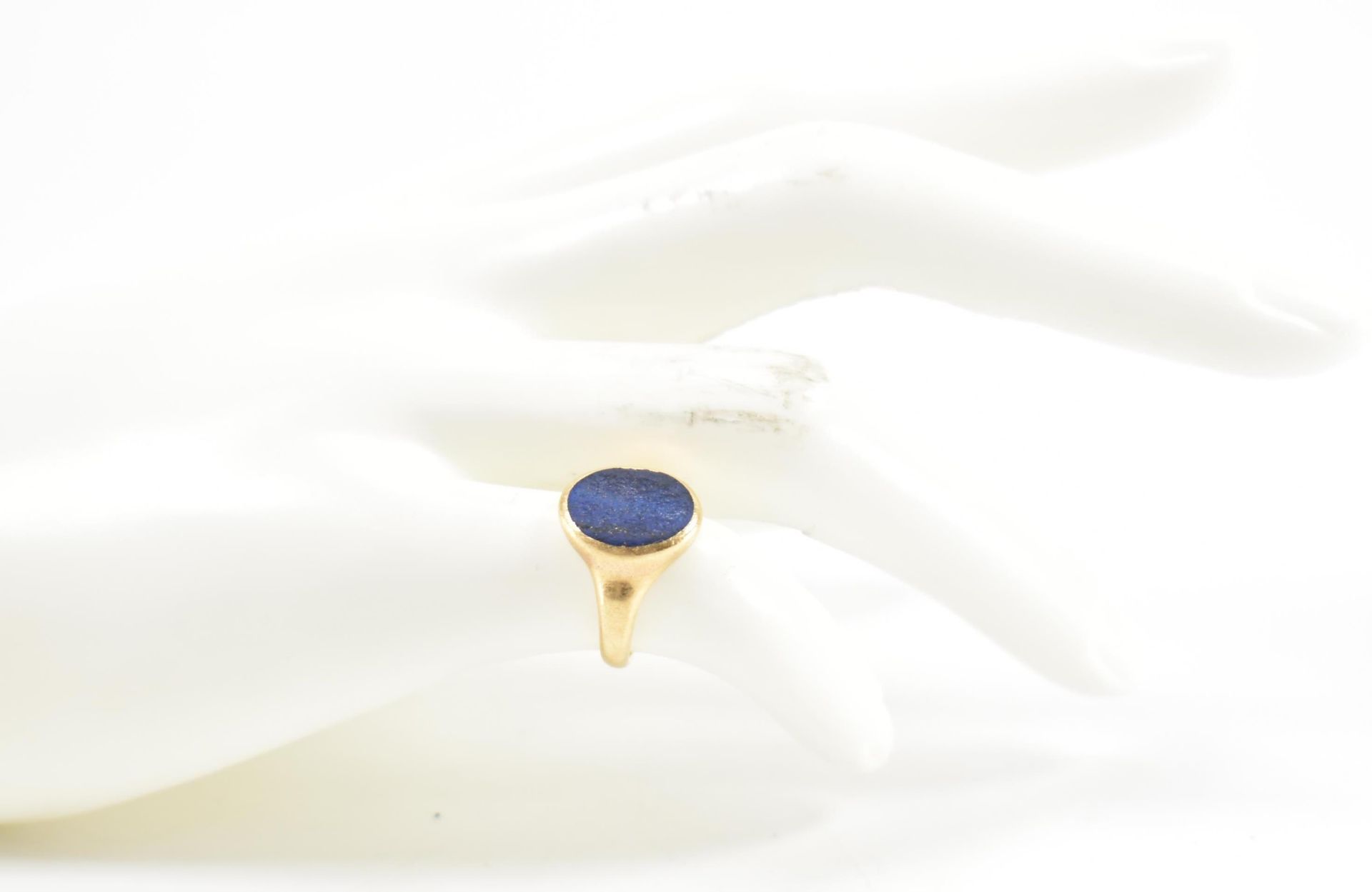 HALLMARKED 18CT LAPIS LAZULI SIGNET RING - Image 9 of 9