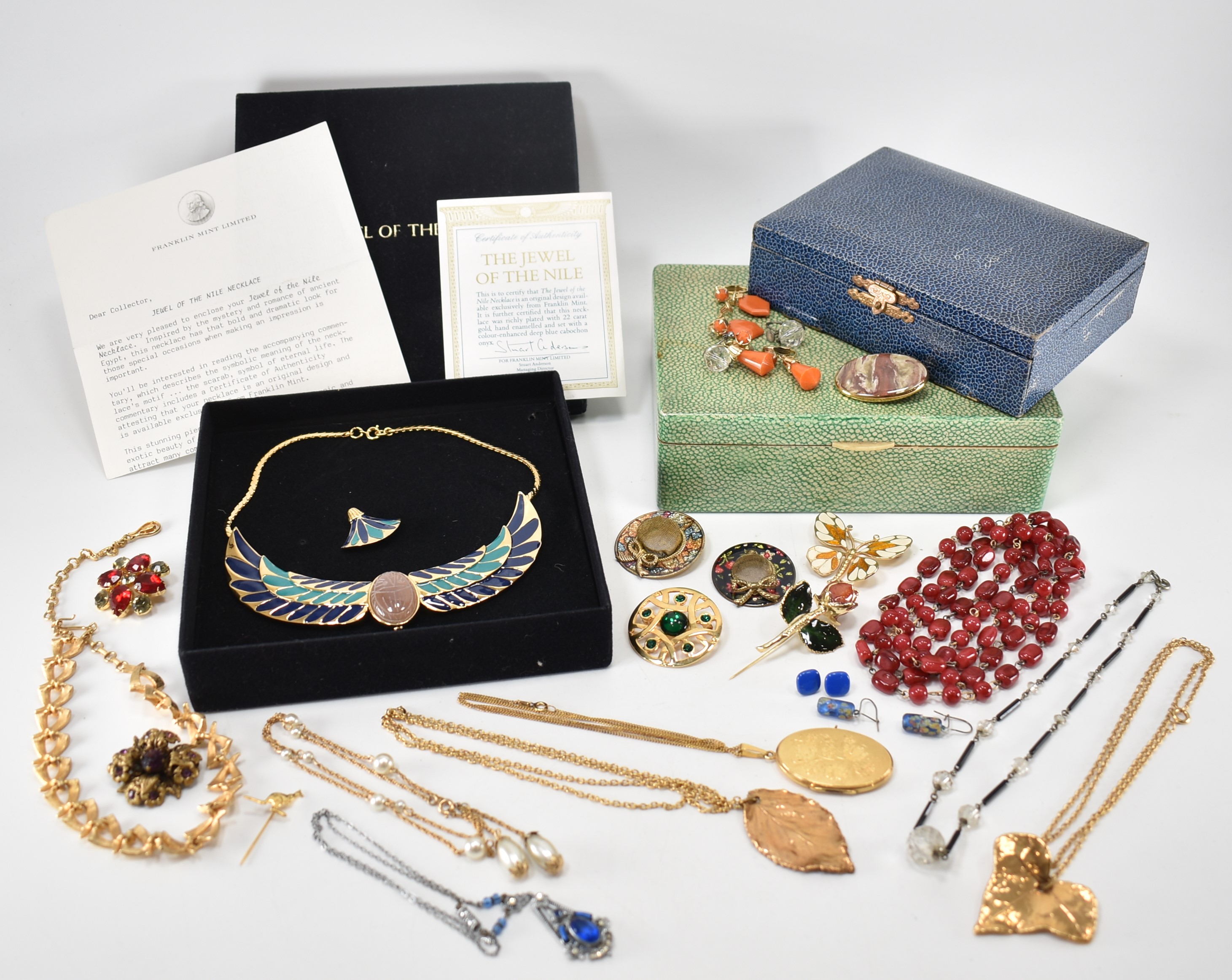 COLLECTION OF VINTAGE COSTUME JEWELLERY - Image 14 of 22