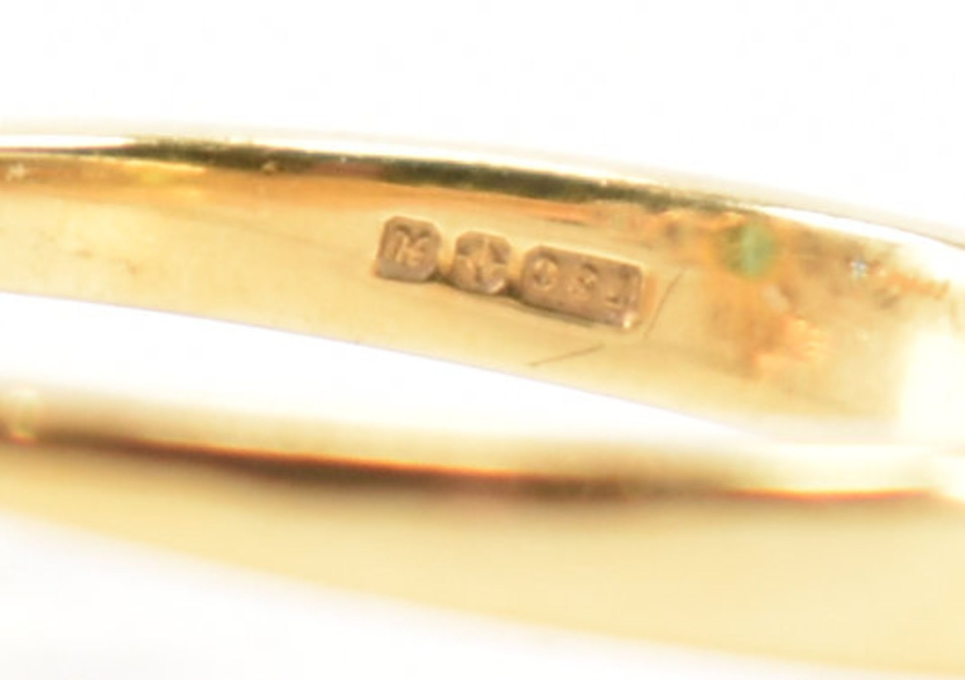 HALLMARKED 18CT GOLD SYNTHETIC EMERALD & DIAMOND RING - Image 3 of 10