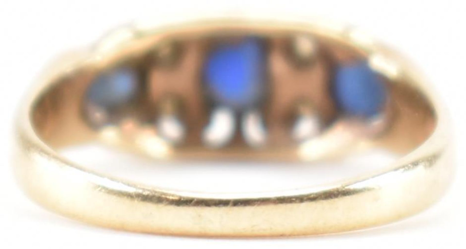 VINTAGE GOLD & BLUE STONE RING - Image 4 of 8