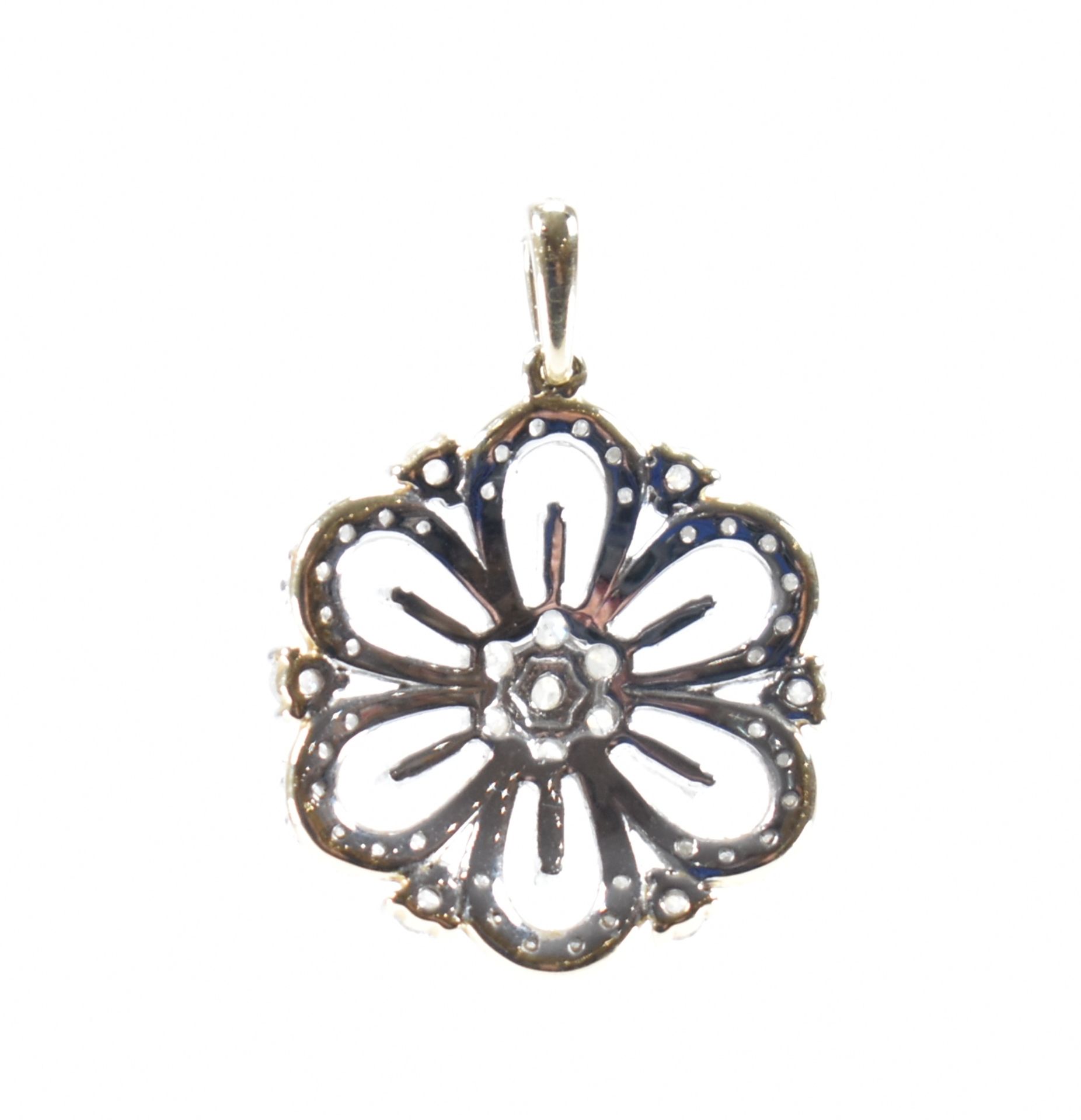 9CT GOLD & DIAMOND FLOWER PENDANT - Image 2 of 3